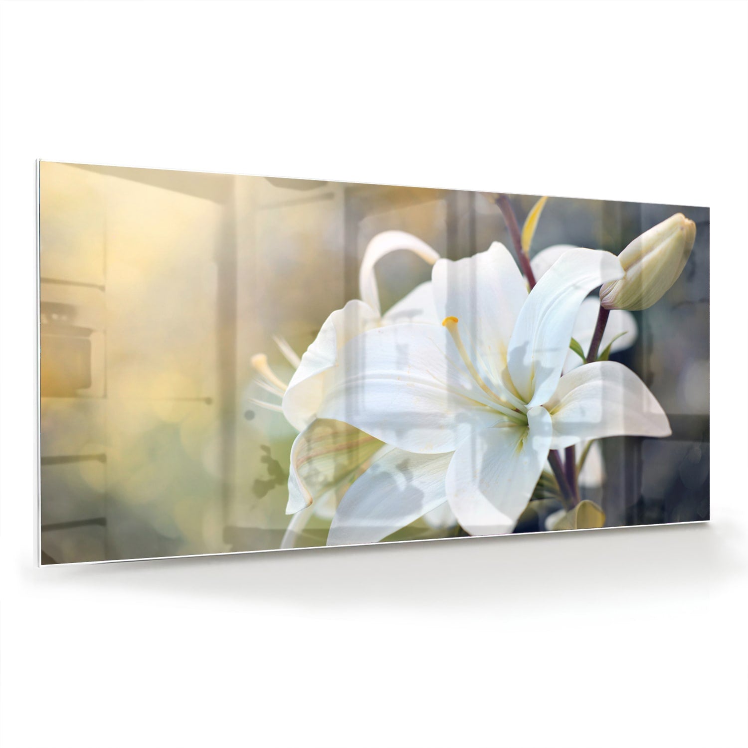 Elegant glazen schilderij van een witte lelie aan de muur