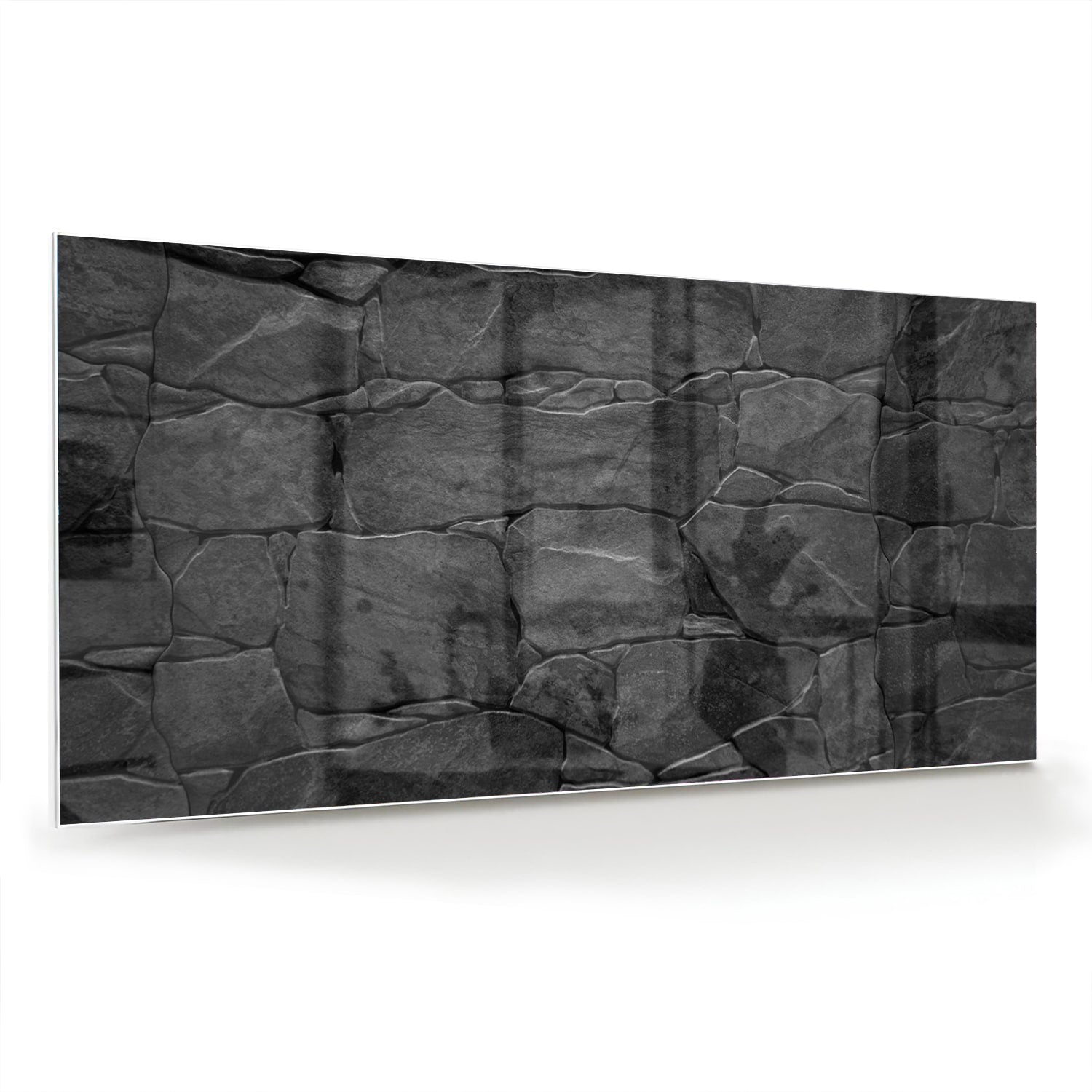 Moderne glazen schilderij in zwart en grijs hangt aan de muur.
