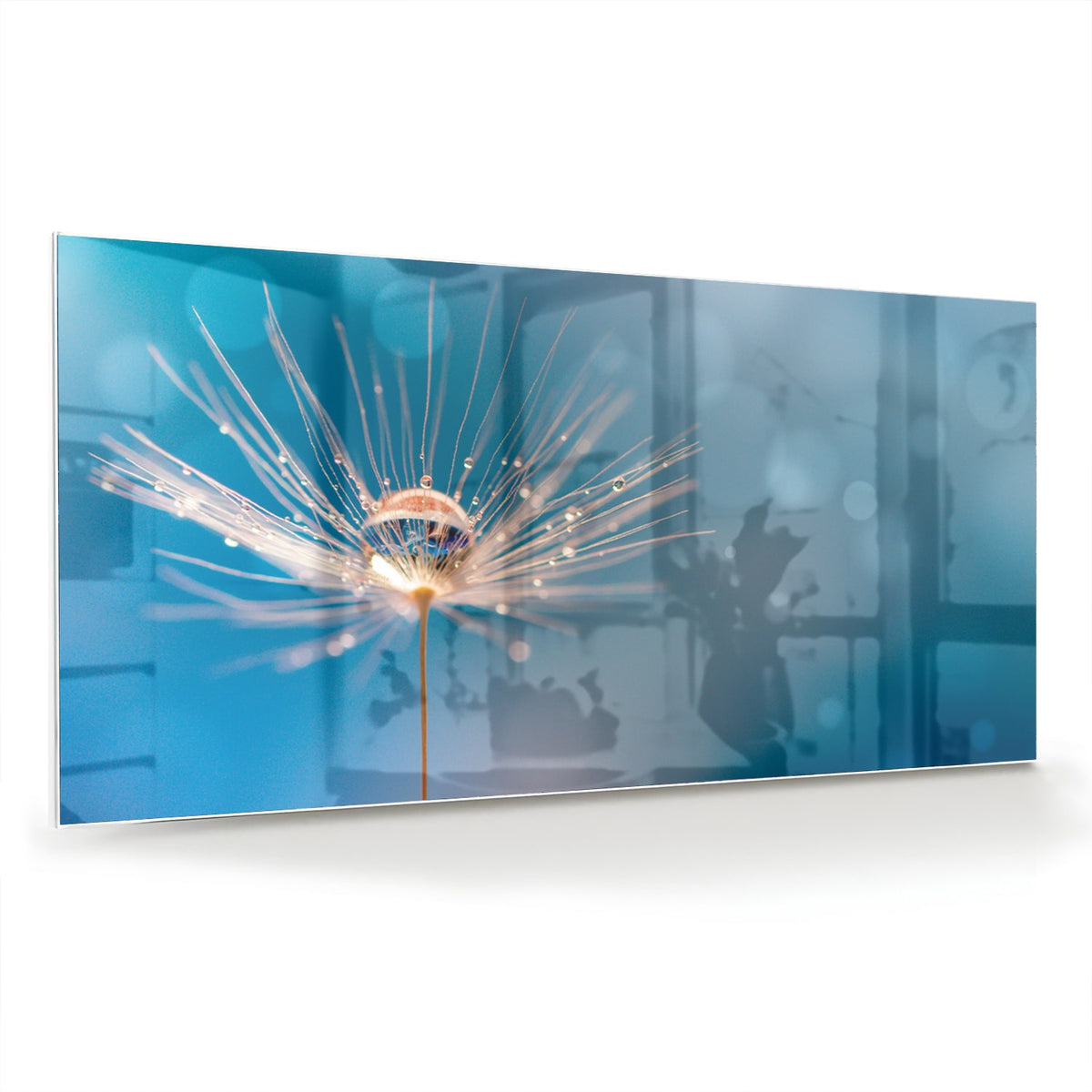 Glazen schilderij van een dandelion op een blauwe achtergrond