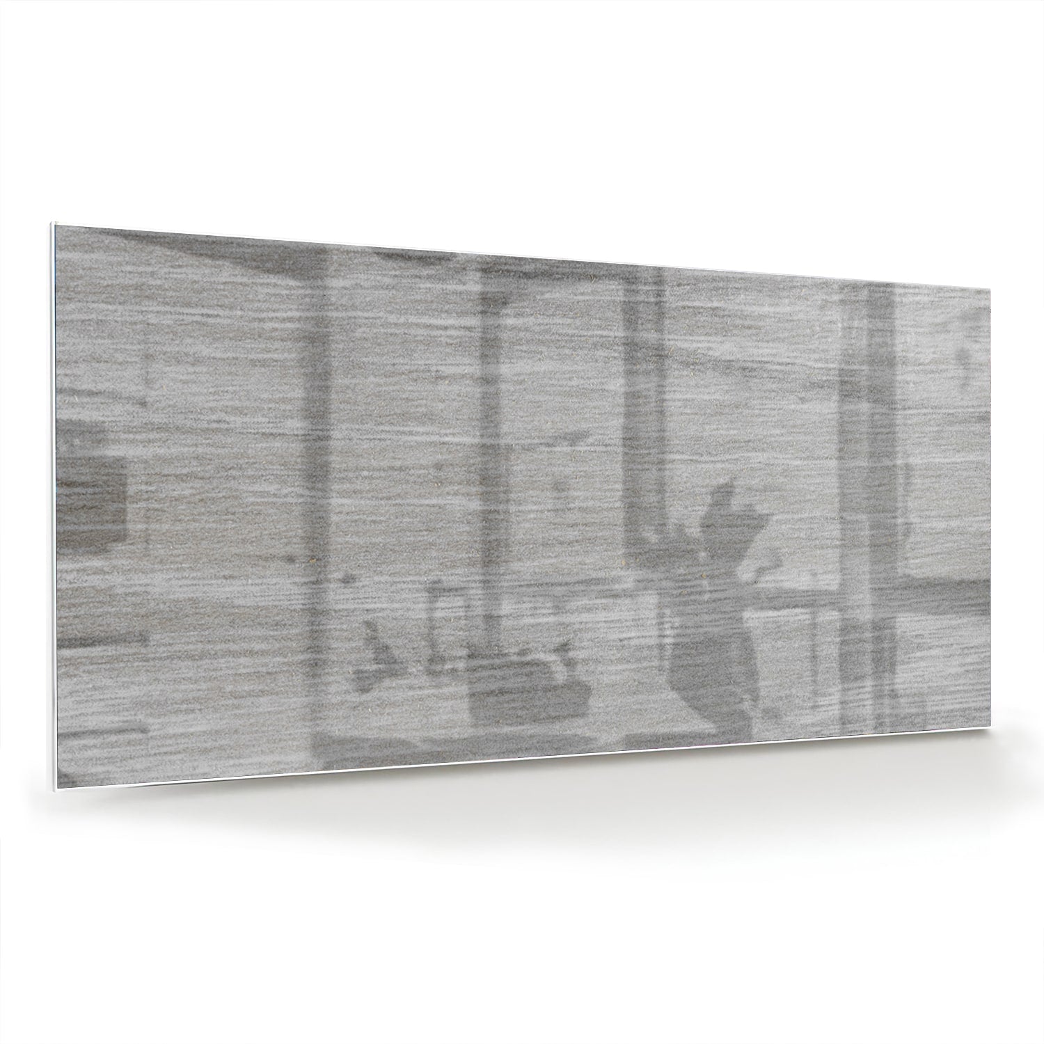 Minimalistisch glazen schilderij met grijstinten aan muur in moderne woonkamer.