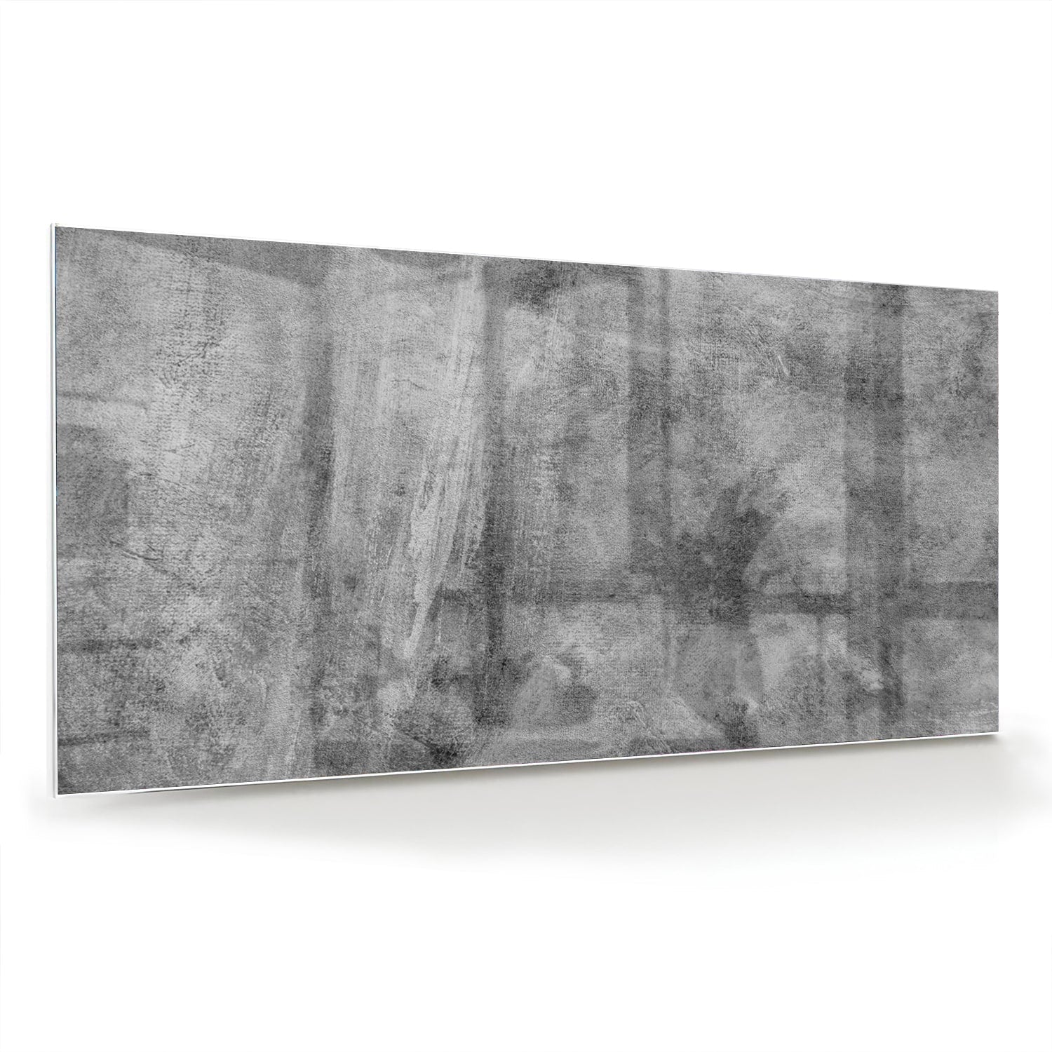 Abstract glazen schilderij in grijstinten op een witte muur.