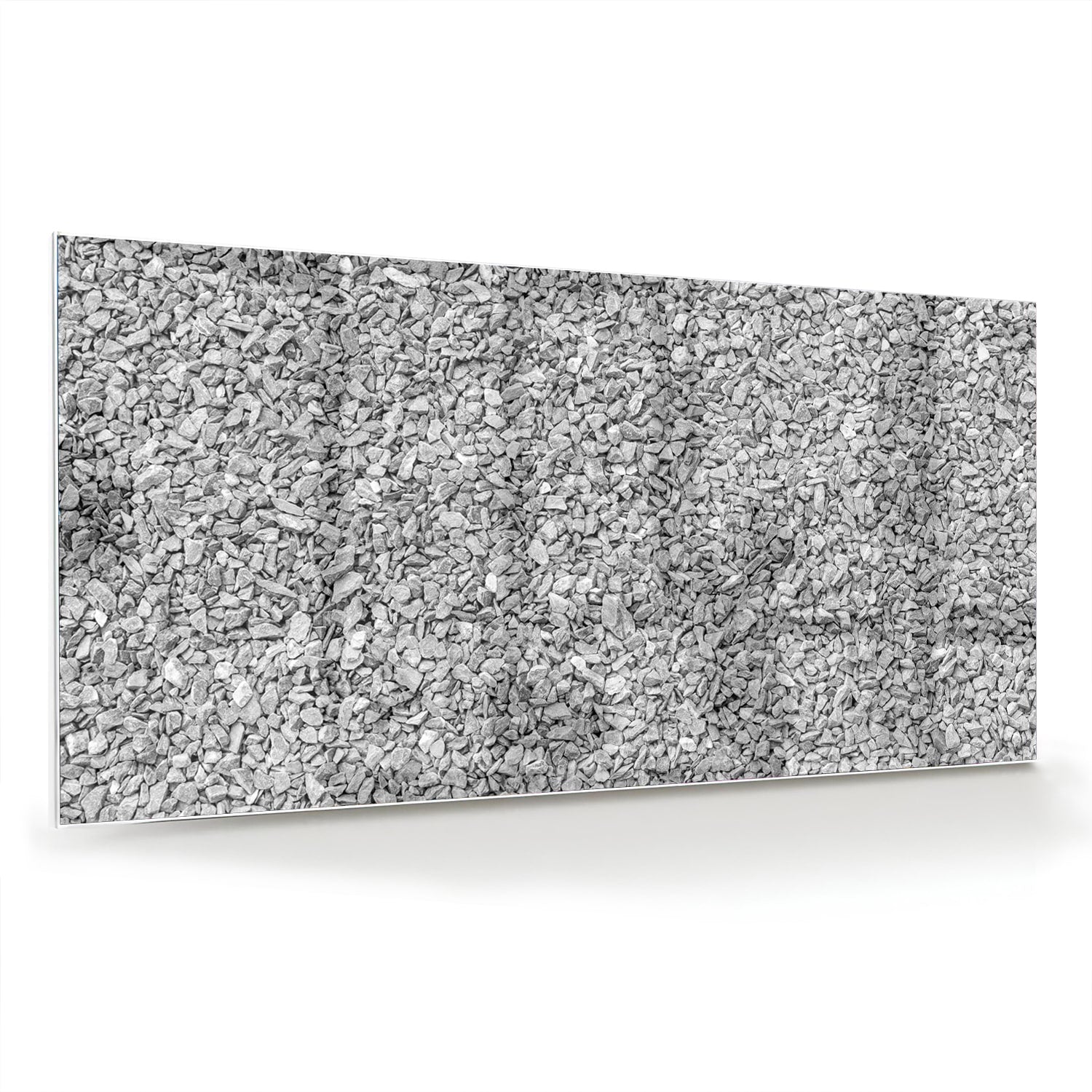 Abstract glazen schilderij met textuur hangt aan de muur in een modern interieur.