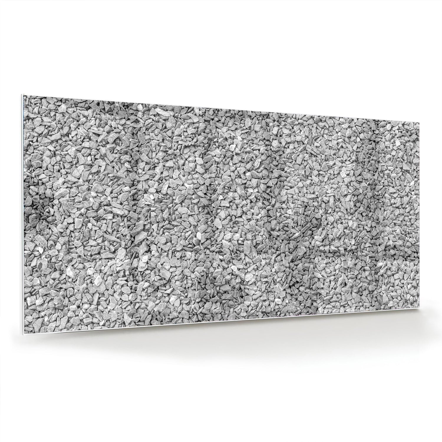 Abstract glazen schilderij met textuur hangt aan de muur in een modern interieur.