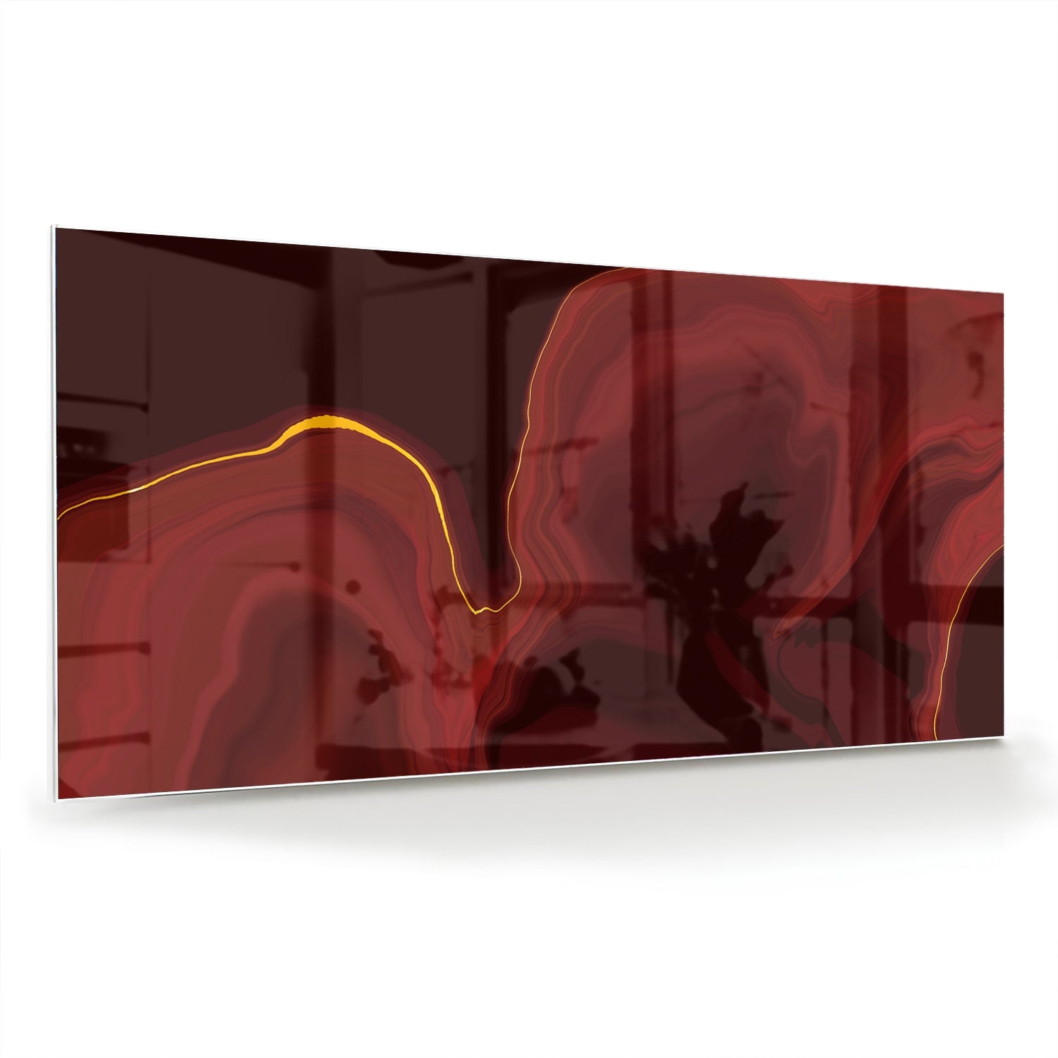 Abstract glazen schilderij met warme roodtinten aan de muur