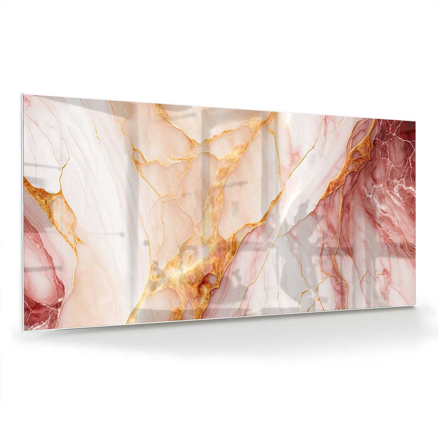 Elegante glazen schilderij met rozen en gouden tinten aan de muur.