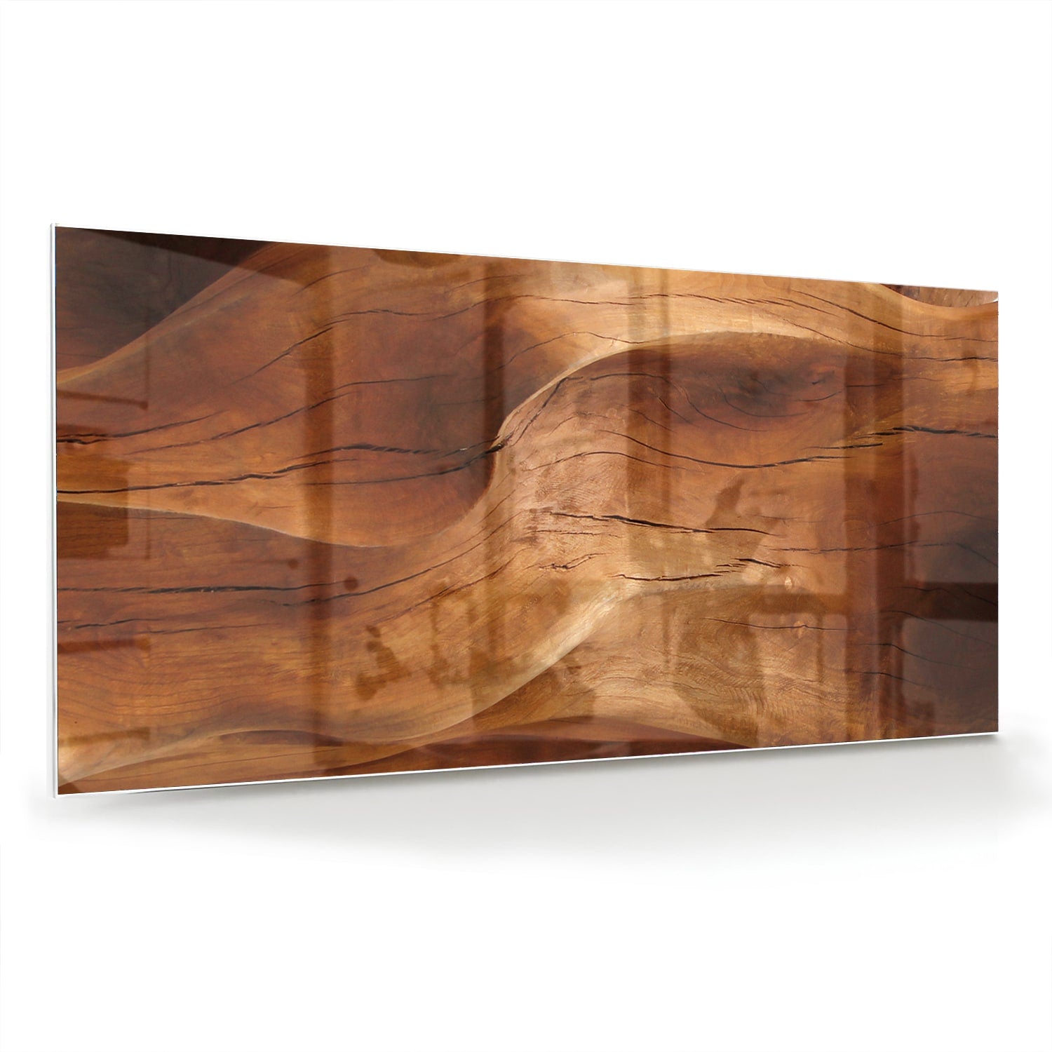 Abstract glazen schilderij met warme houttinten boven een moderne kast in een lichte woonkamer.