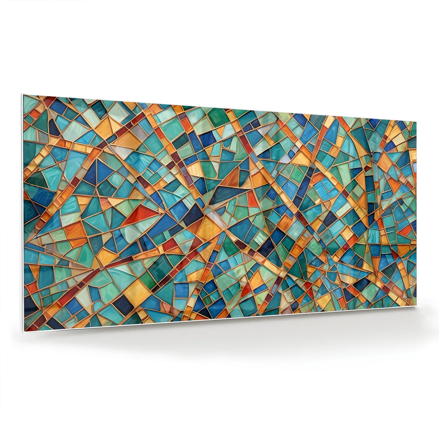 Kleurrijk abstract glazen schilderij aan de muur boven een houten meubel.