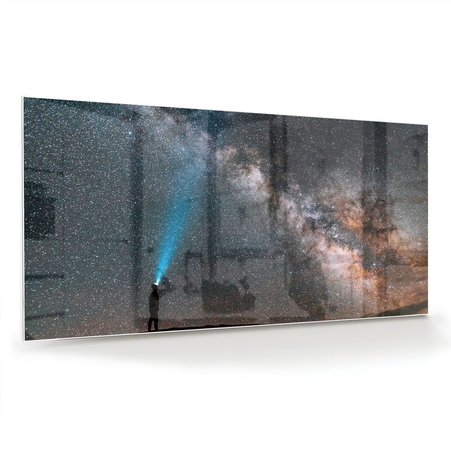 Glazen schilderij van een sterrenhemel met een lichtstraal.