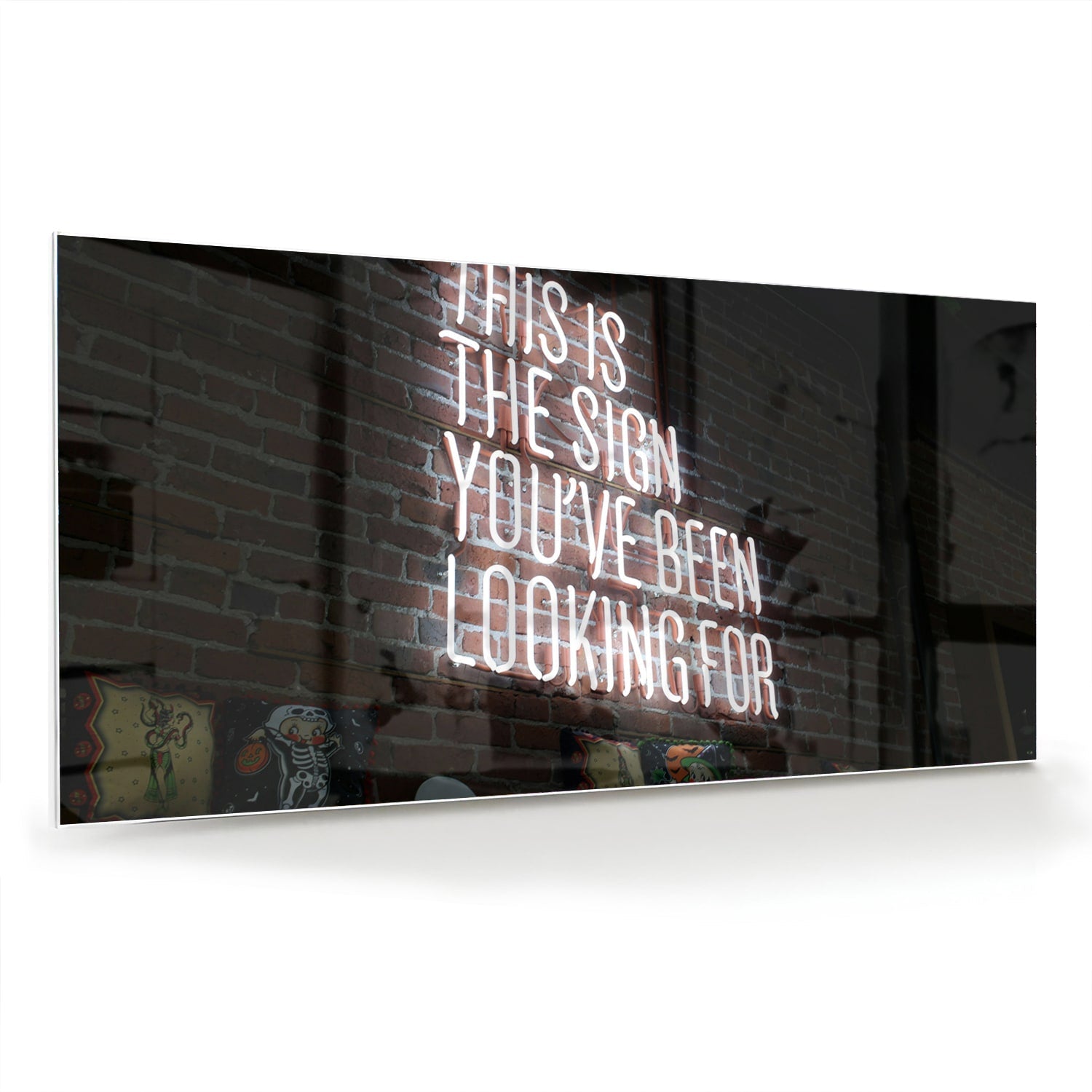 Glazen schilderij met inspirerende tekst in een modern interieur.