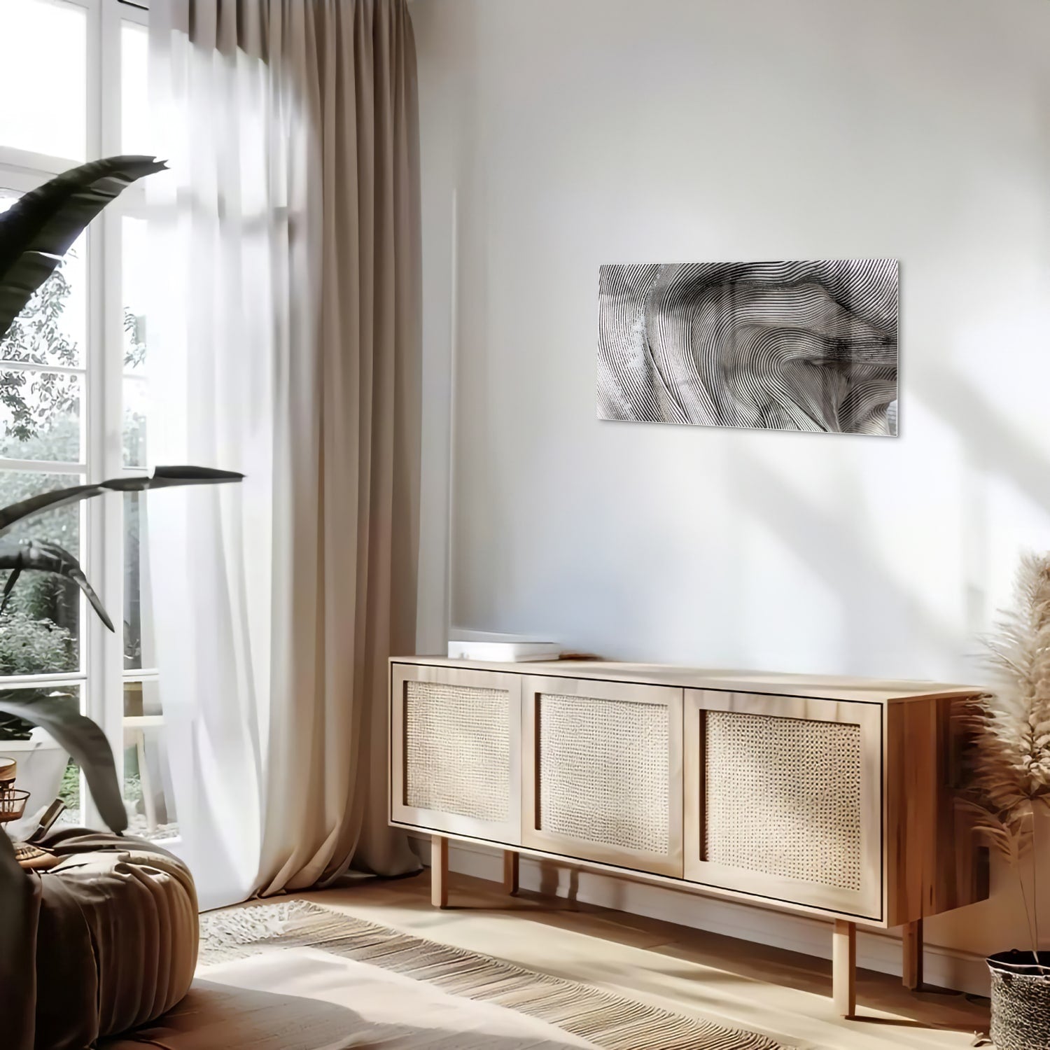 Abstract glazen schilderij met golvende lijnen in een lichte ruimte