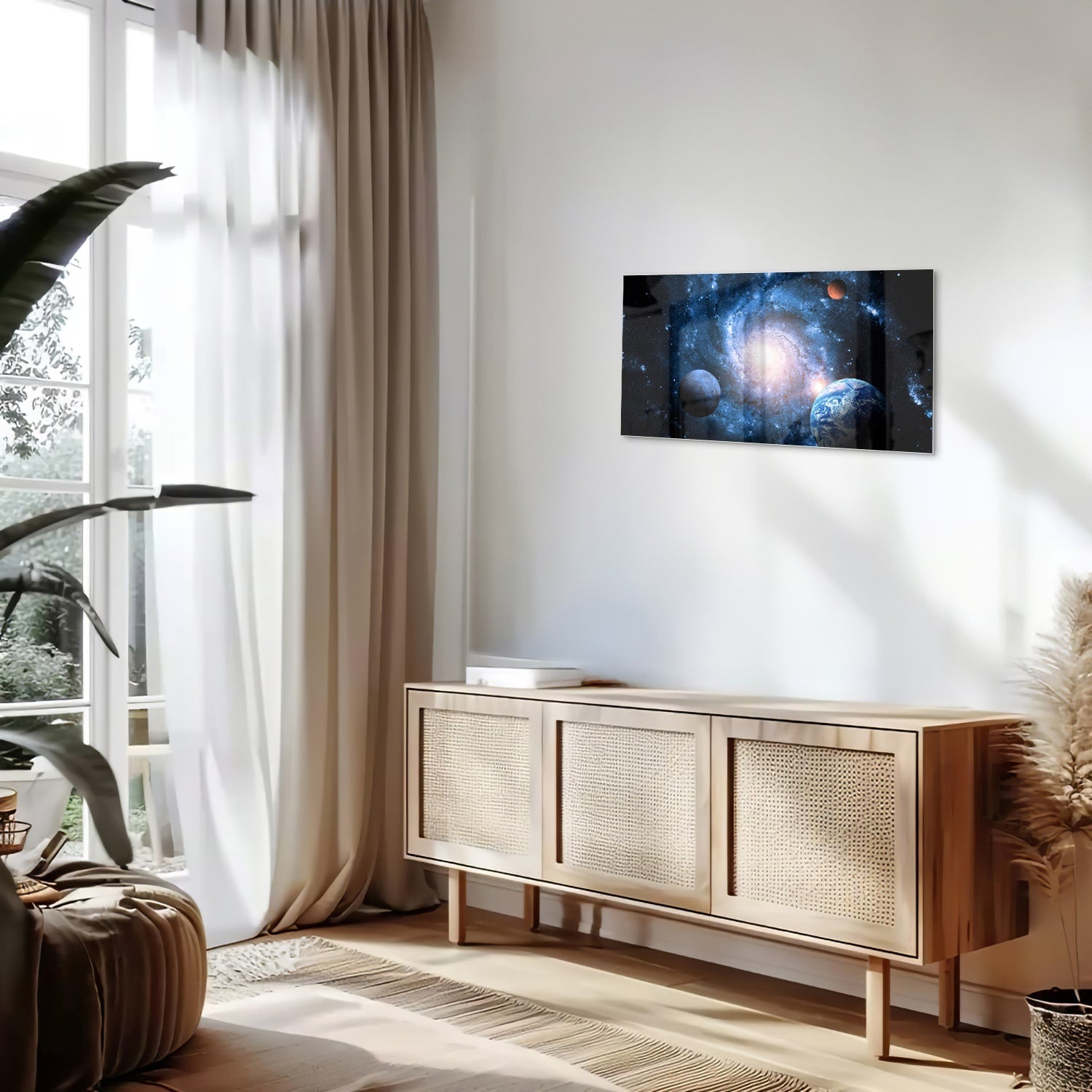 Glazen schilderij van het heelal met sterren en planeten, hangend aan de muur
