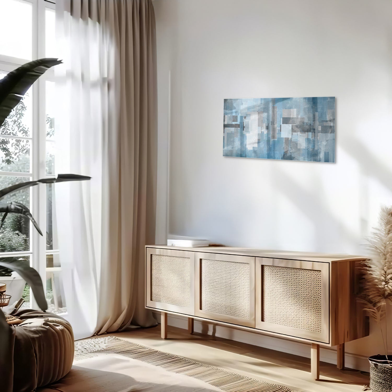 Abstract glas schilderij met blauwe en grijze tinten aan de muur