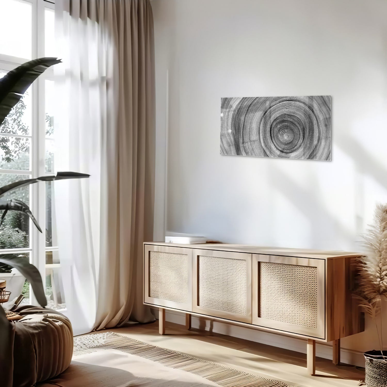 Abstract glazen schilderij in grijstinten met cirkels aan de muur