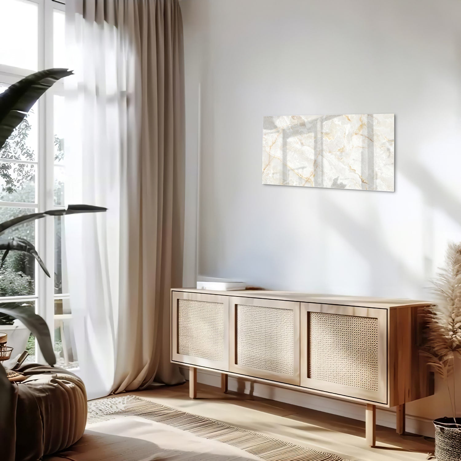 Elegant glazen schilderij met grijs marmer en gouden aders in moderne woonkamer
