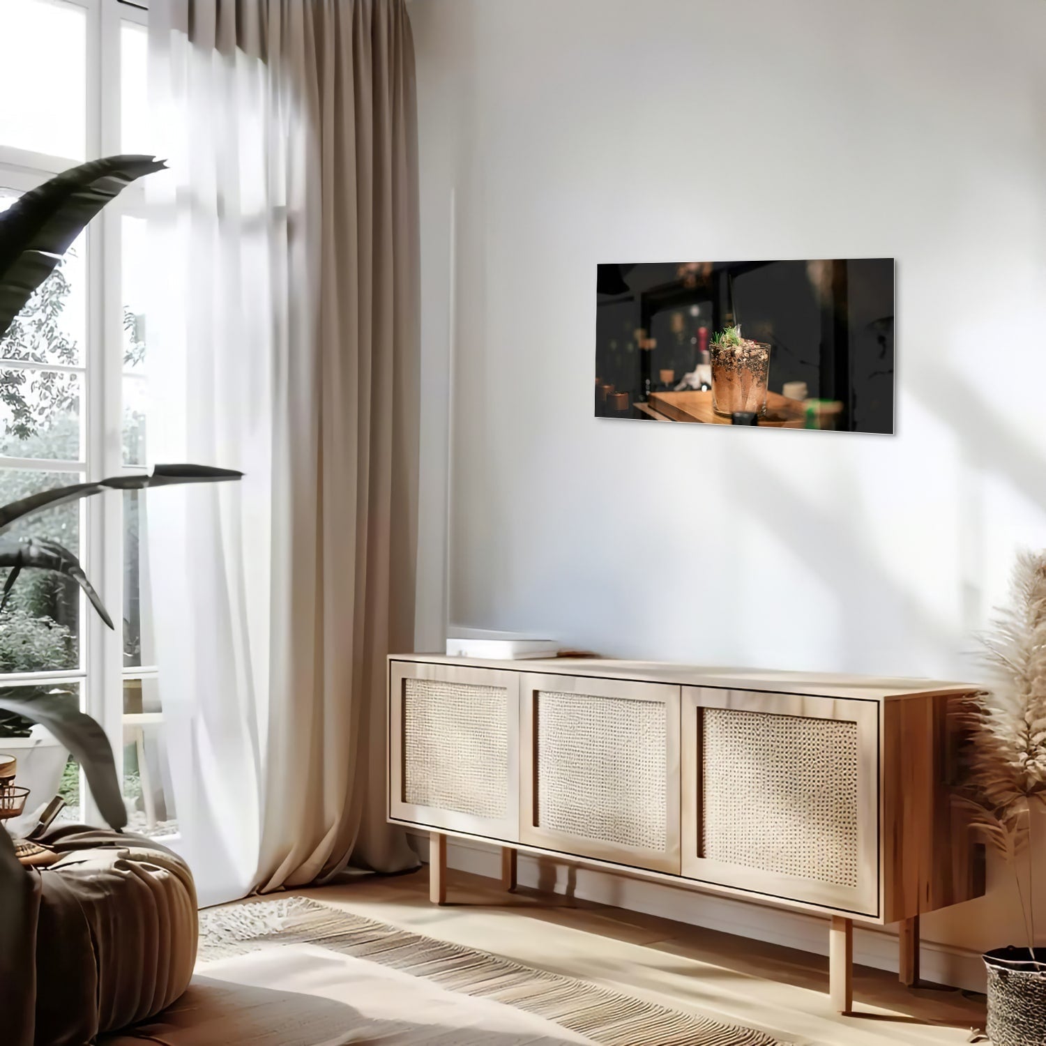 Glazen schilderij van een cocktail die sfeer en luxe uitstraalt.