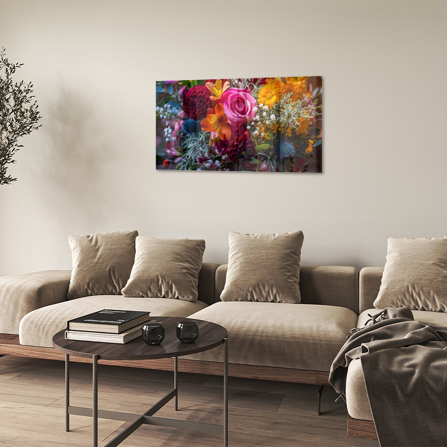 Glazen schilderij met een kleurrijke bloemenmix, inclusief rozen en andere bloemen.