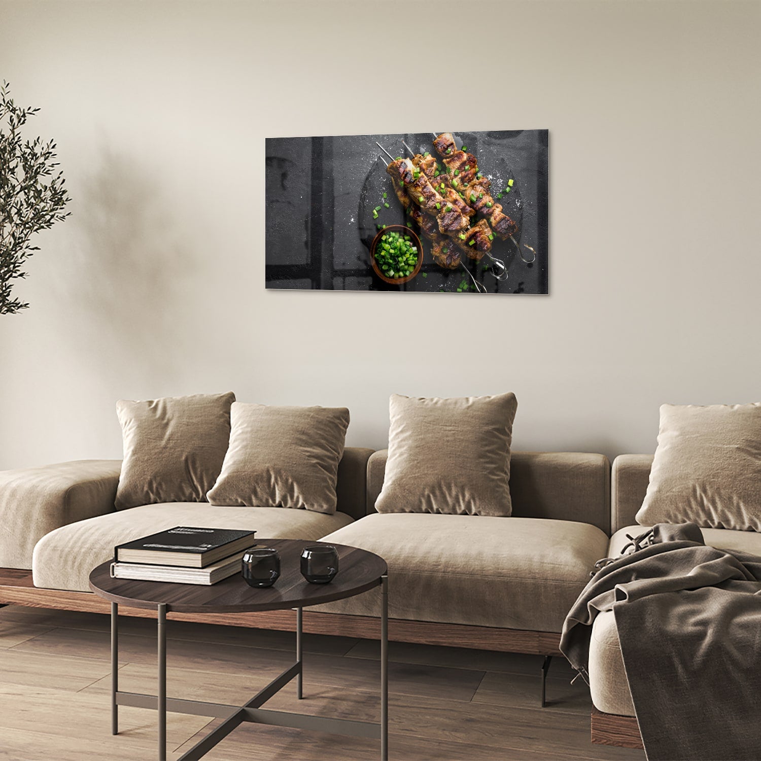 Glazen schilderij met kebabs op een zwarte achtergrond, perfect voor keuken decoratie.