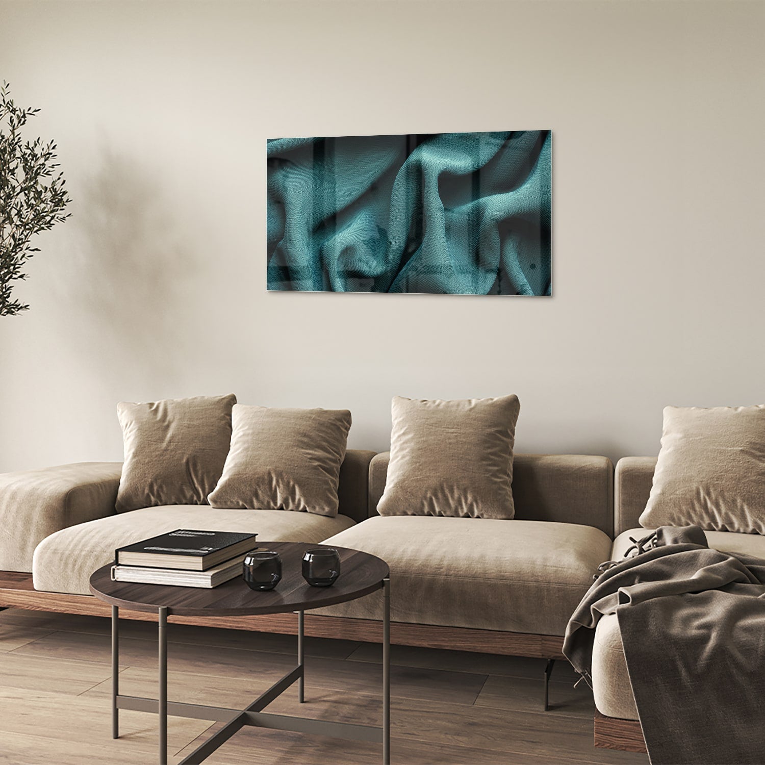 Elegante blauwgroene glazen schilderij in een moderne woonomgeving.