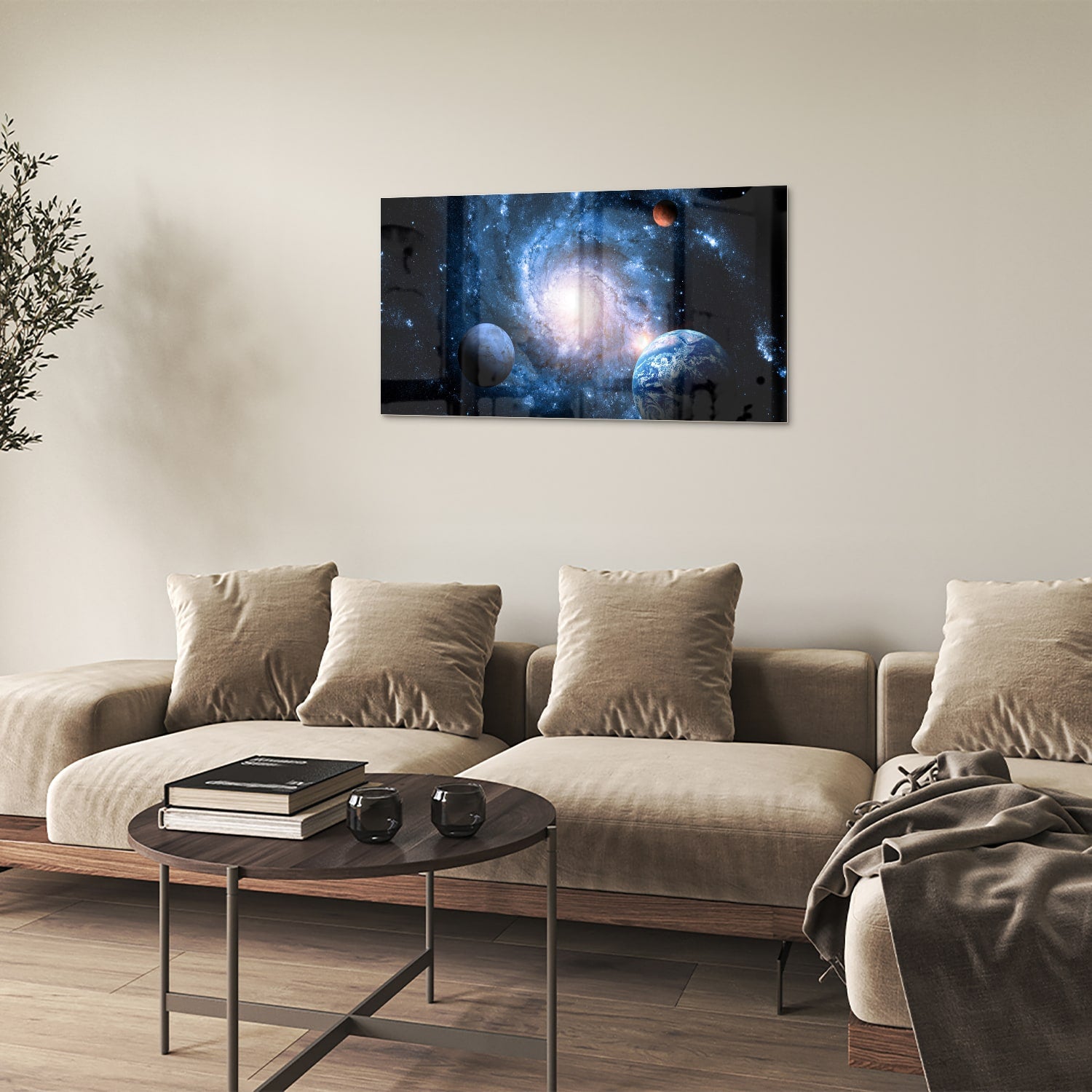 Glazen schilderij van het heelal met sterren en planeten, hangend aan de muur