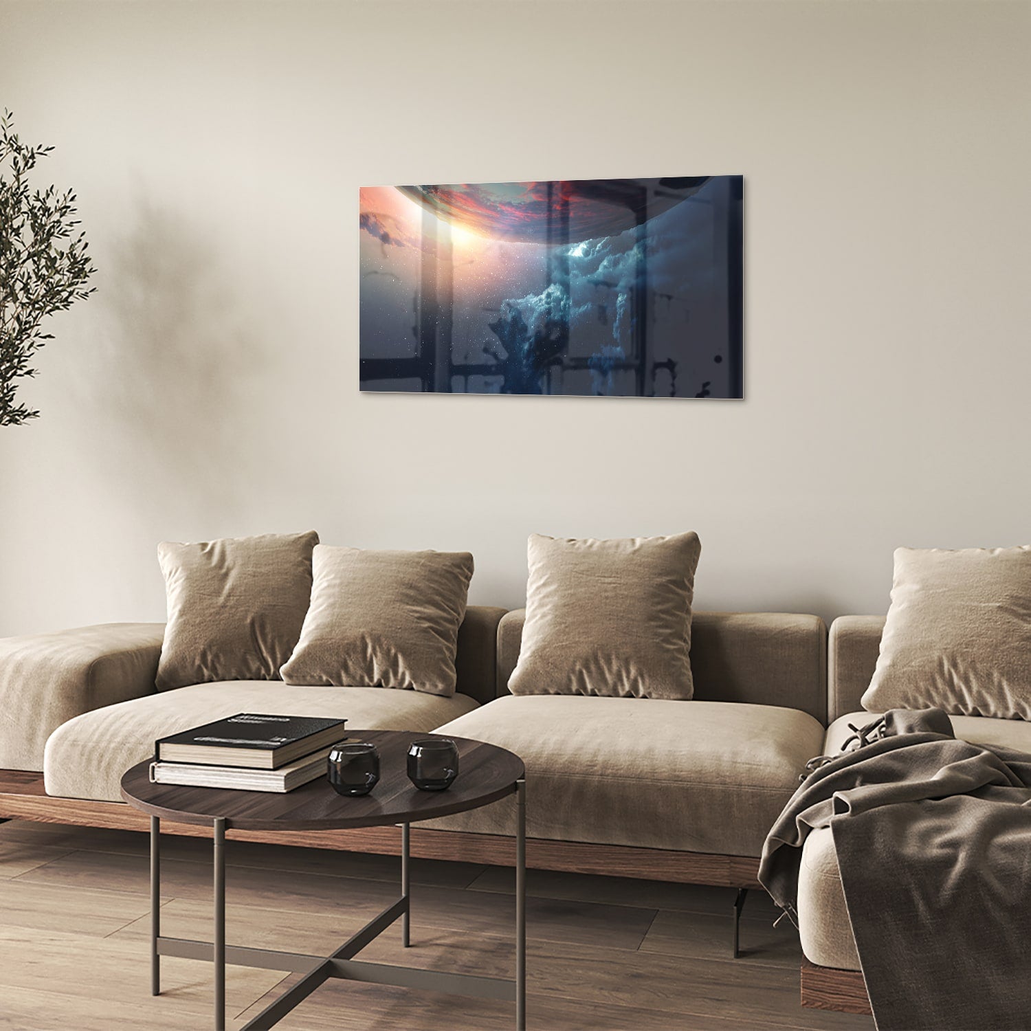 Glazen schilderij met een kosmisch uitzicht en kleurrijke lucht in woonkamer.