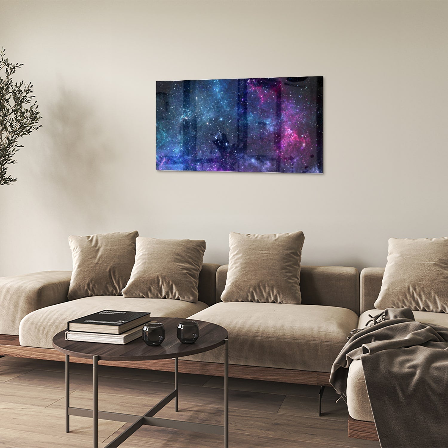 Glazen schilderij van het universum met kleurrijke sterren en nevels.