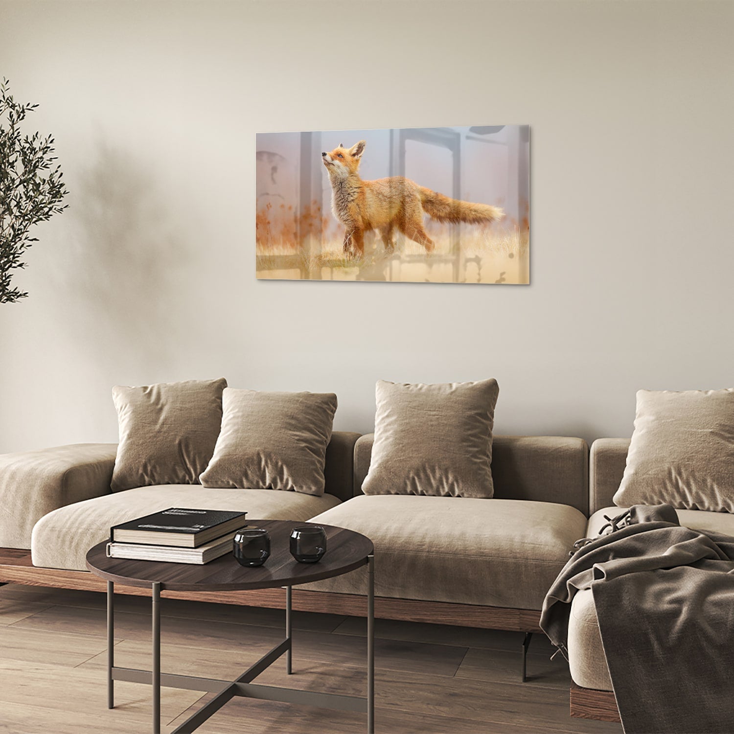Glazen schilderij van een vos die in de natuur staat, perfect voor moderne interieurs.