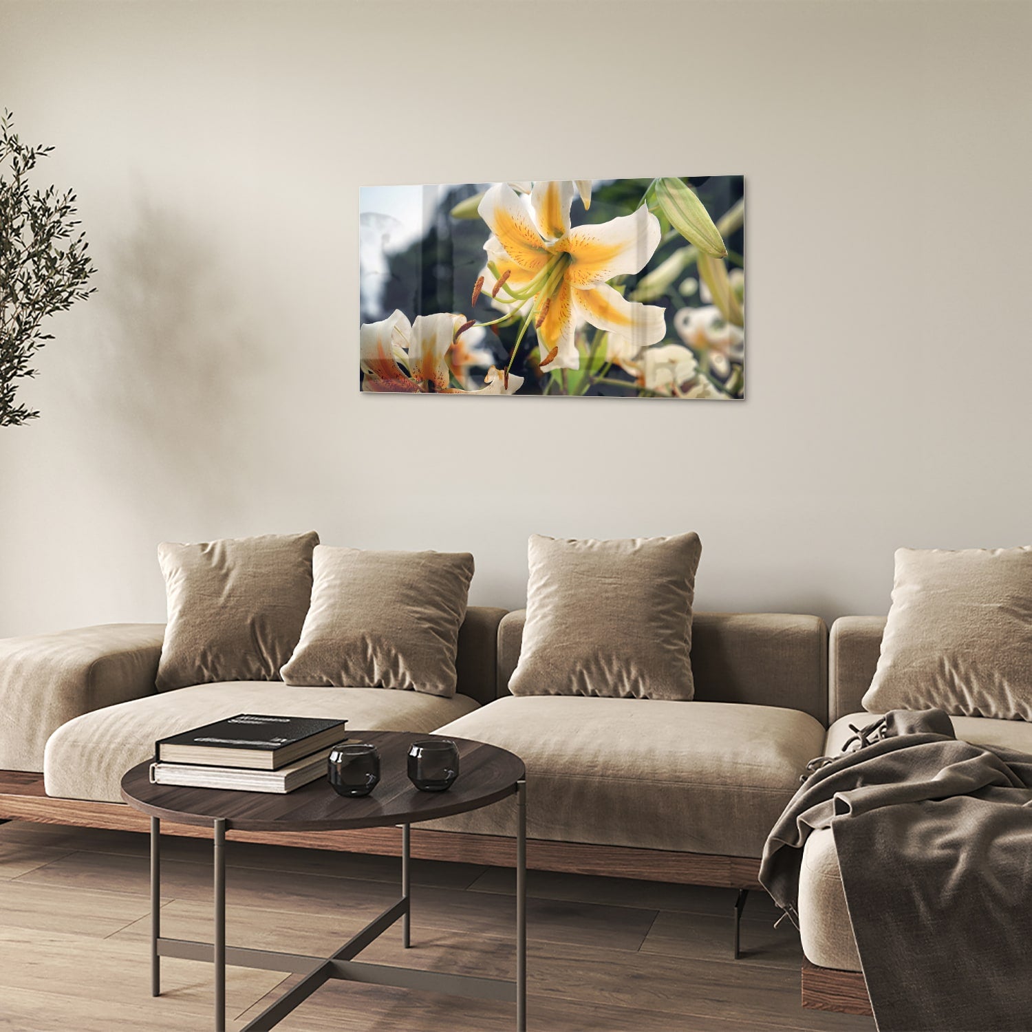 Glazen schilderij met lelies in een elegant interieur