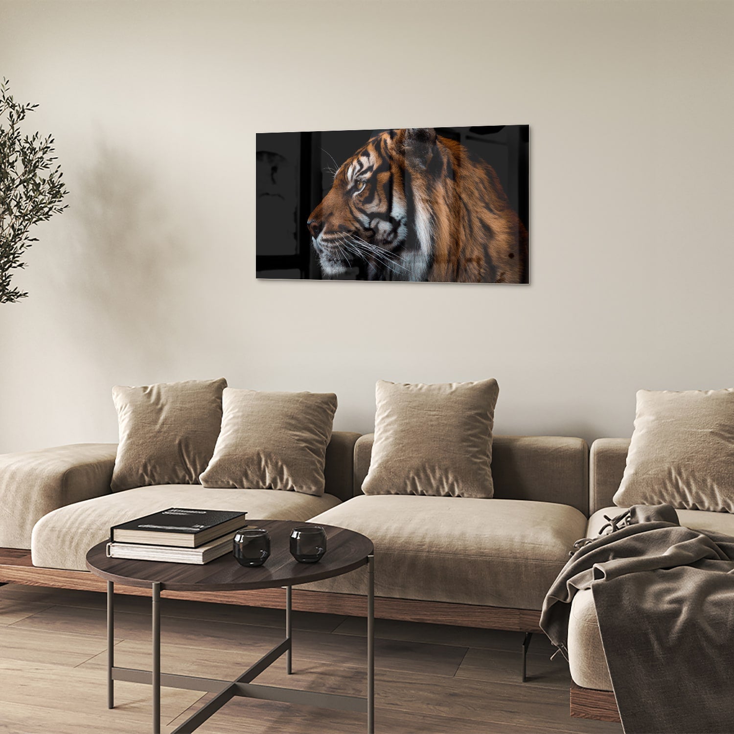 Glazen schilderij van een tijger met focus op het hoofd.