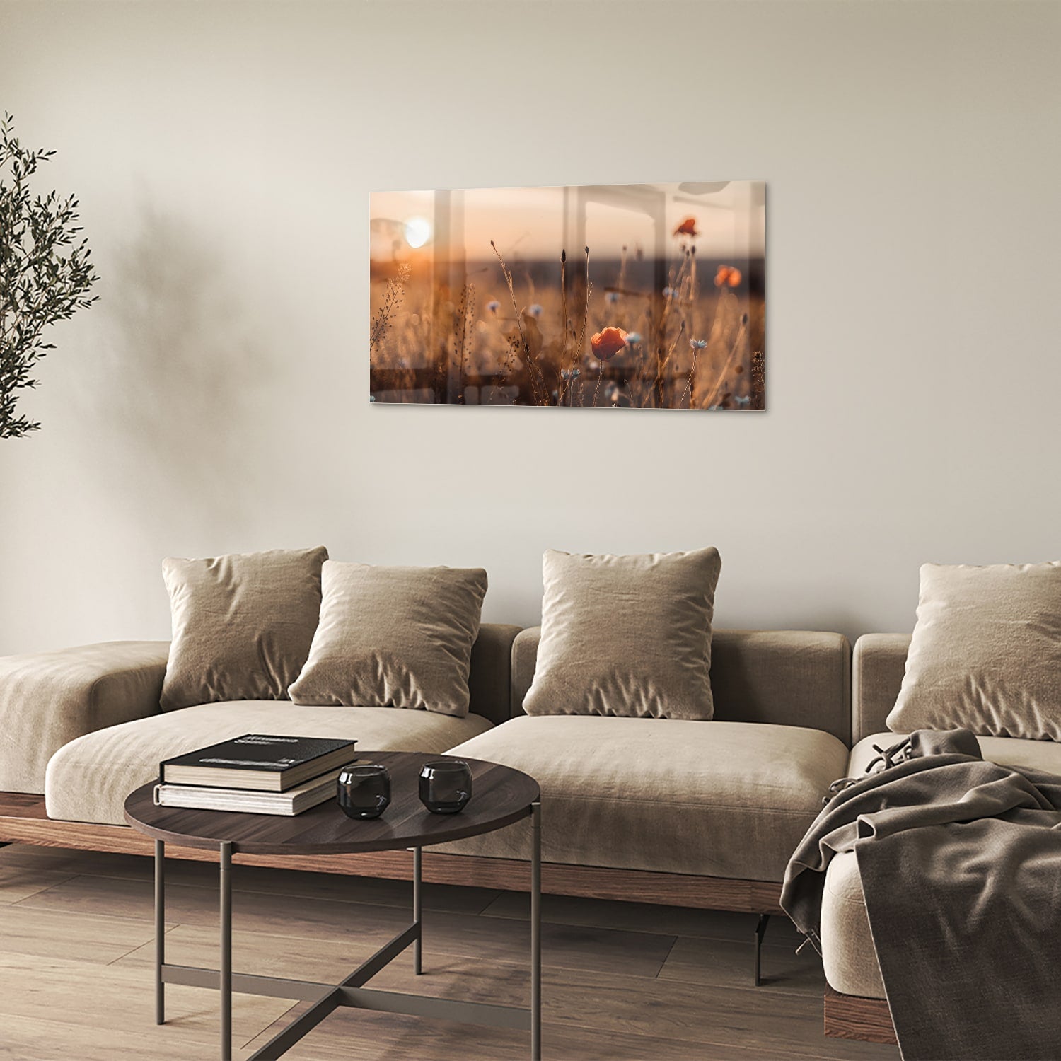 Glazen schilderij van een poppy veld bij zonsondergang, met warme kleuren.
