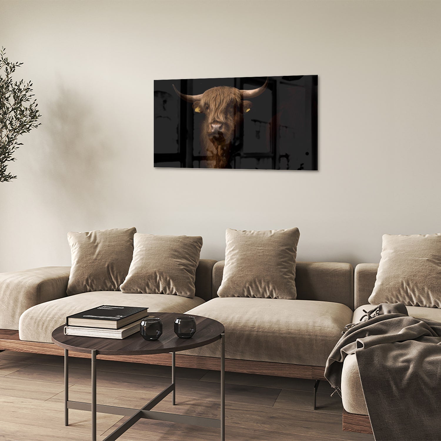 Glazen schilderij van een hooglander, een krachtige uitstraling in interieurdecoratie.