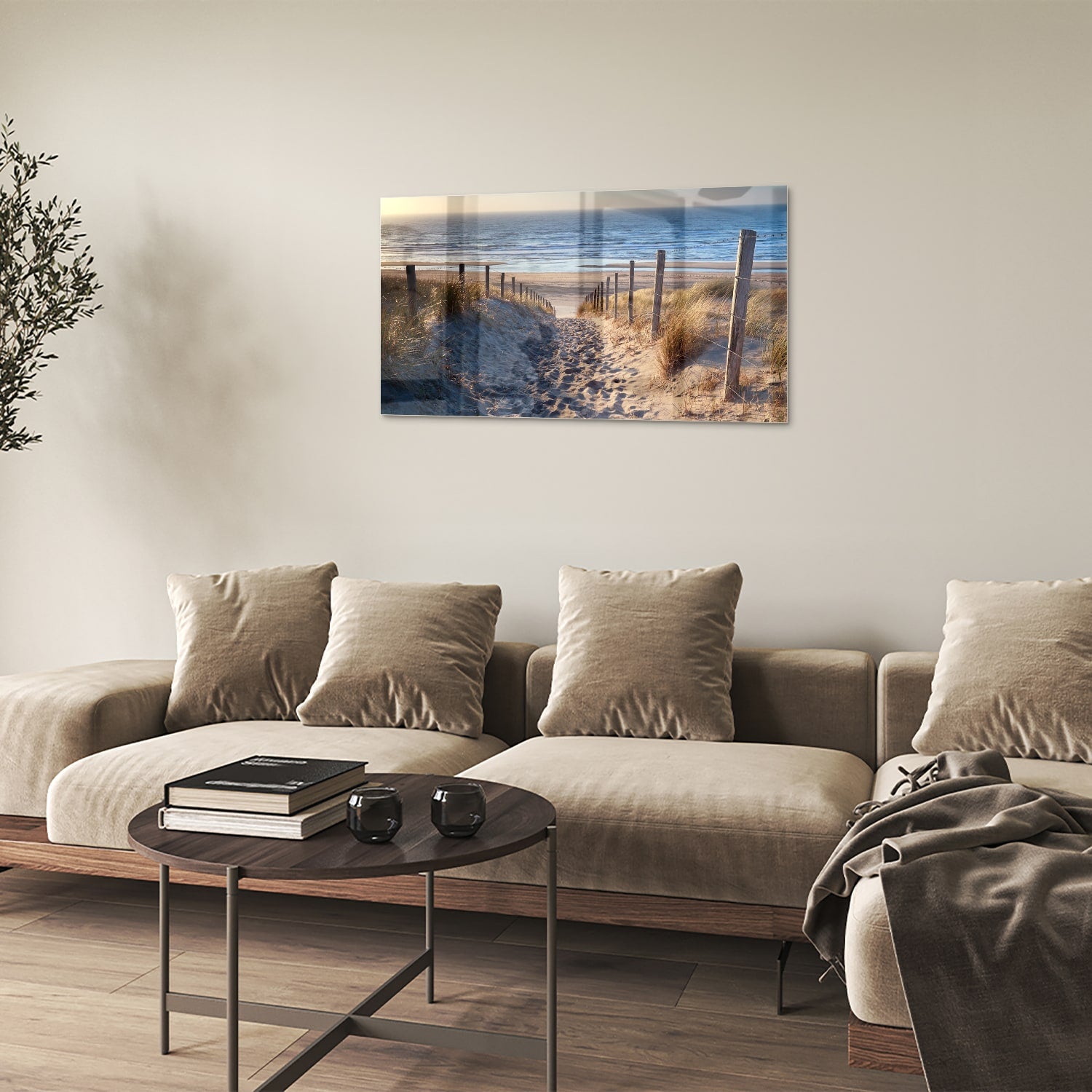 Glazen schilderij van een zandpad naar het strand met duinen en zee.