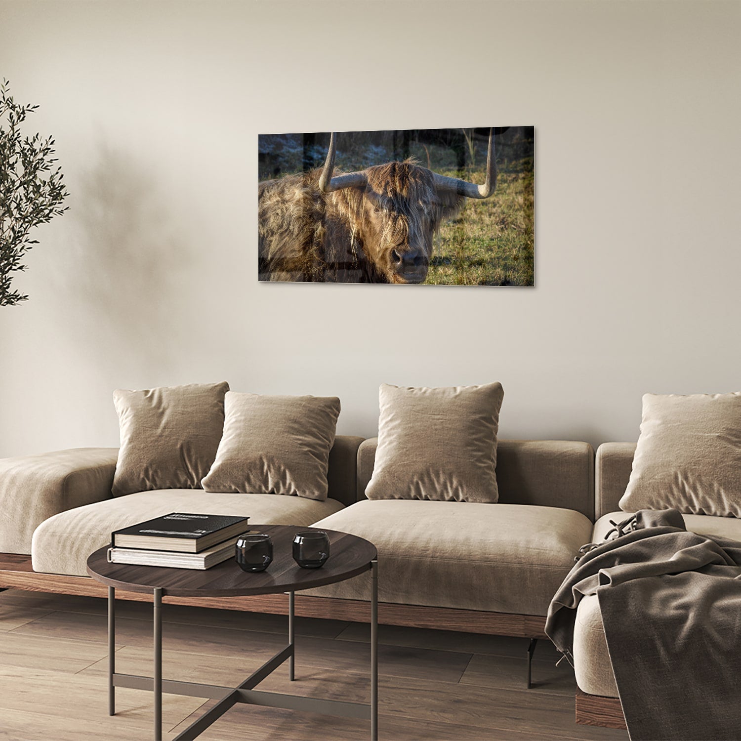 Glazen schilderij van een Highlander rund in een groene omgeving