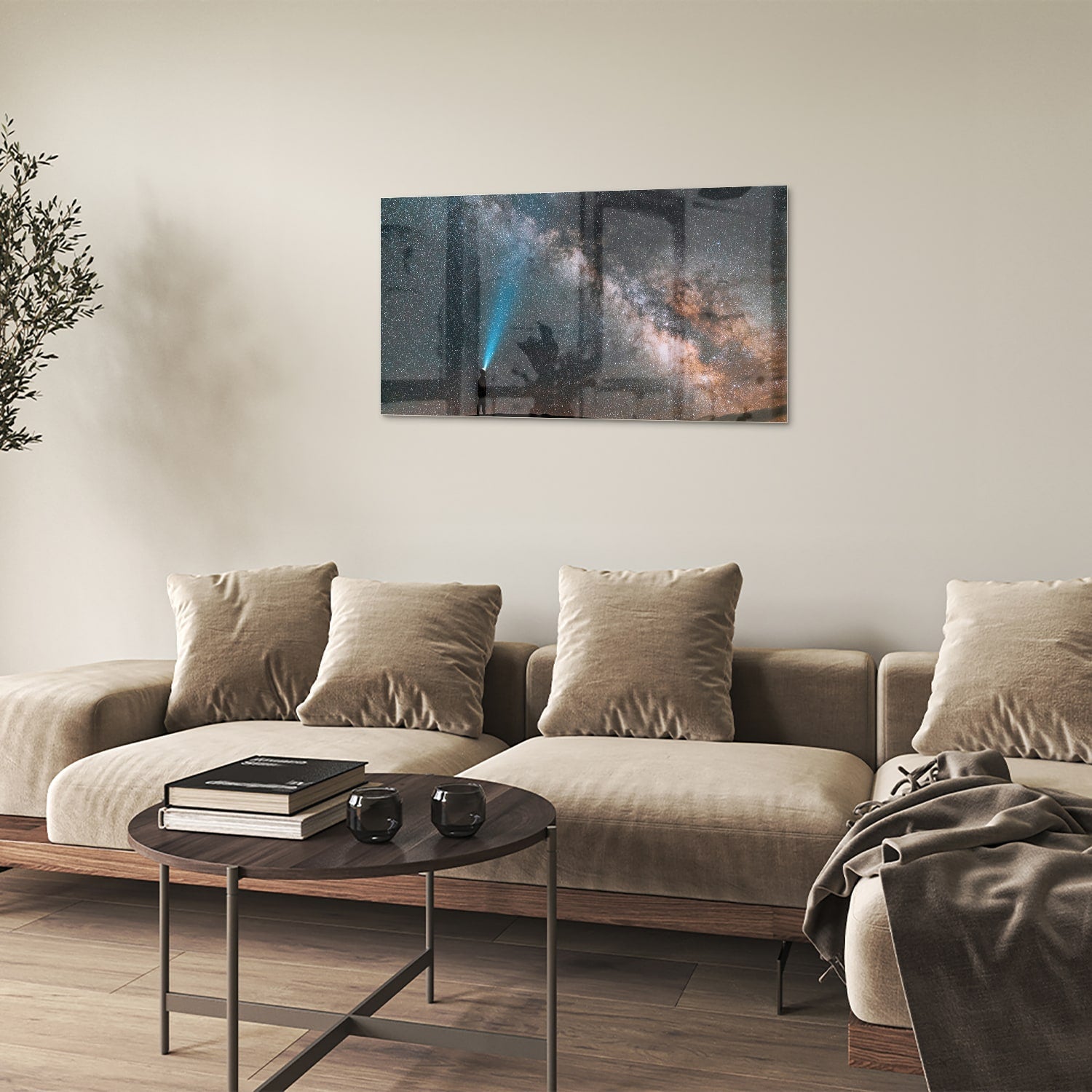 Glazen schilderij van een sterrenhemel met een lichtstraal.