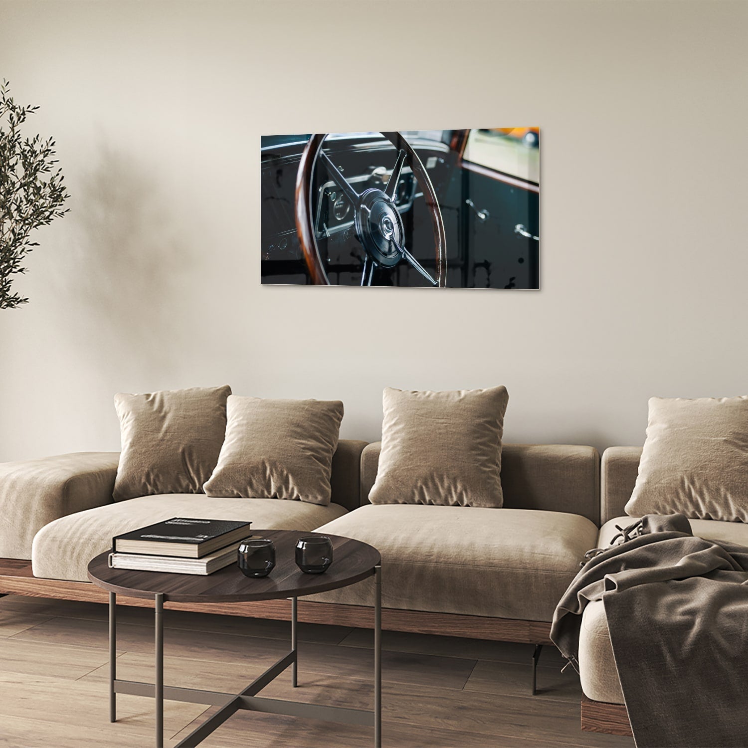 Glazen schilderij van een vintage autostuur aan de muur