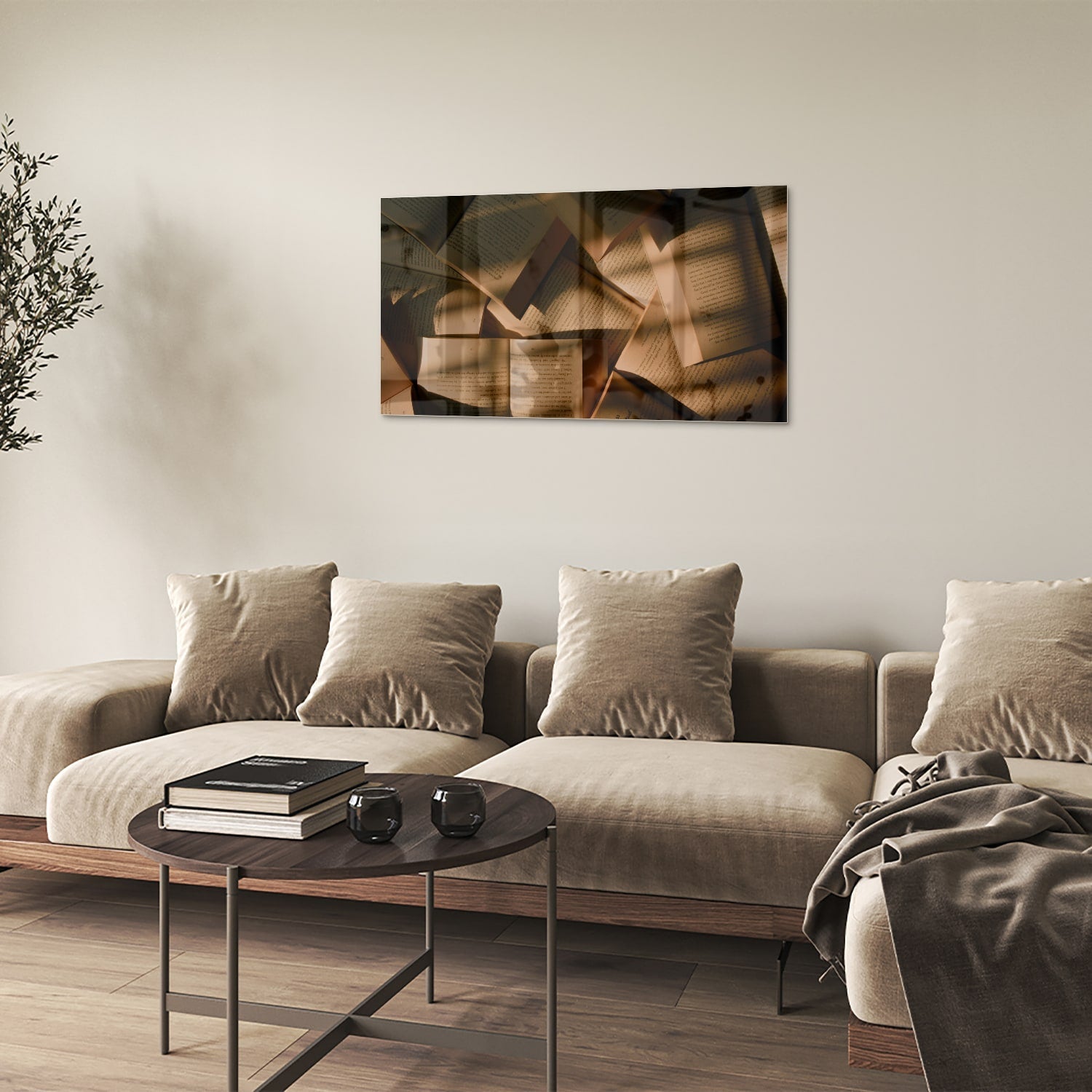 Glazen schilderij met abstracte vormen in moderne woonkamer