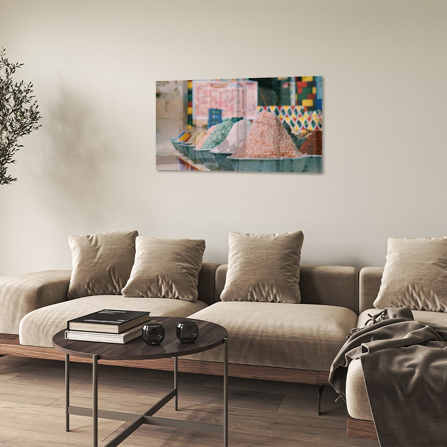 Kleurrijk glazen schilderij met verschillende specerijen in schalen