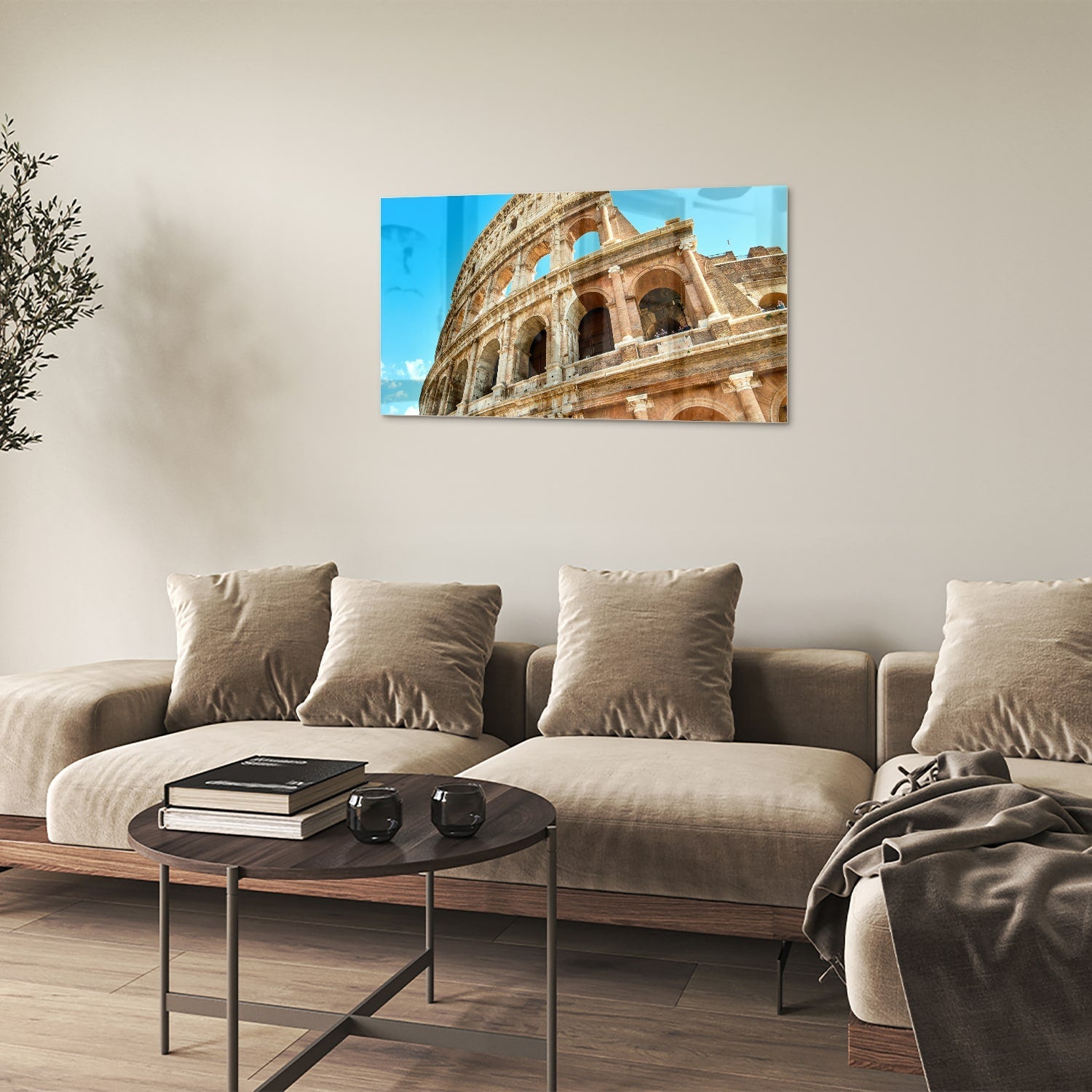 Een glazen schilderij van het Colosseum in Rome met een blauwe lucht achtergrond.