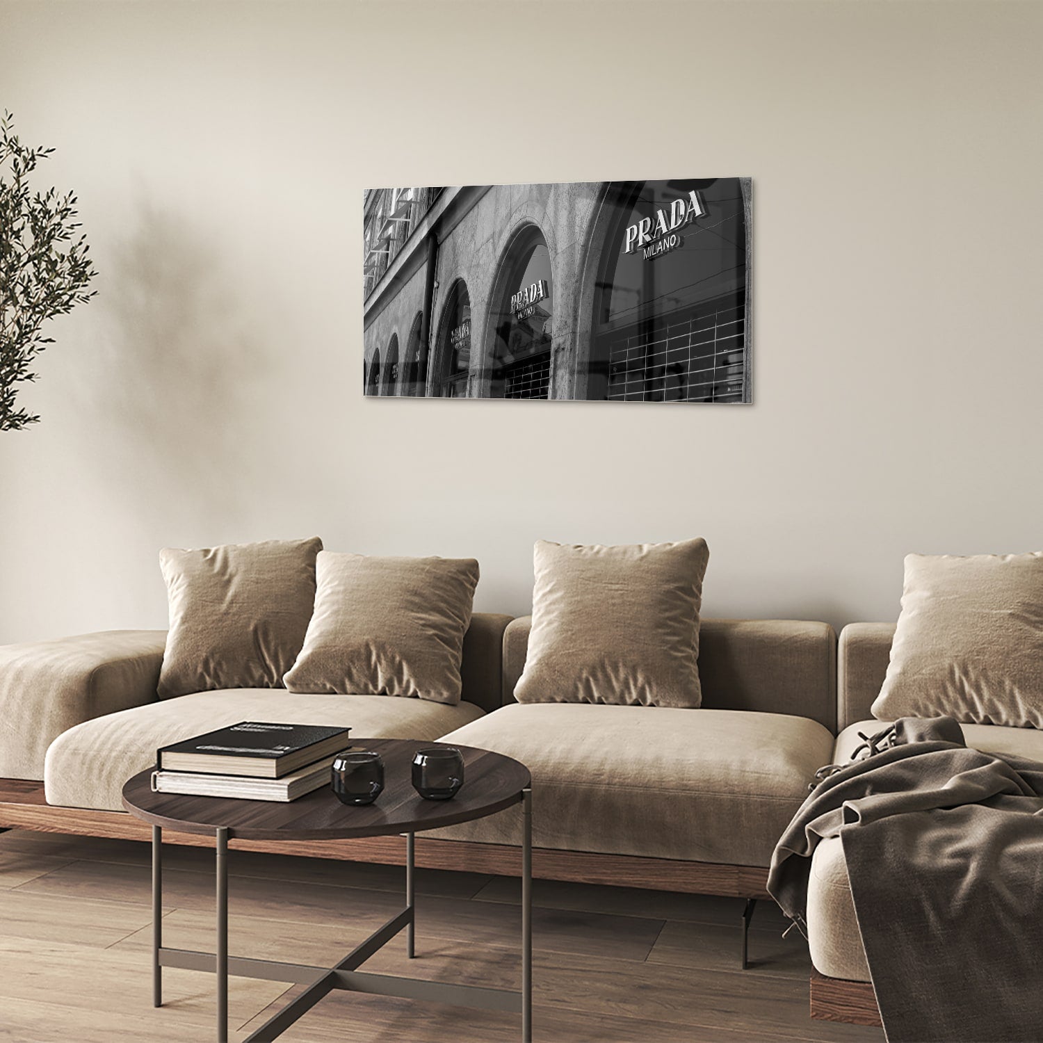Glazen schilderij van een Prada etalage in zwart-wit, geschikt voor moderne interieurs.