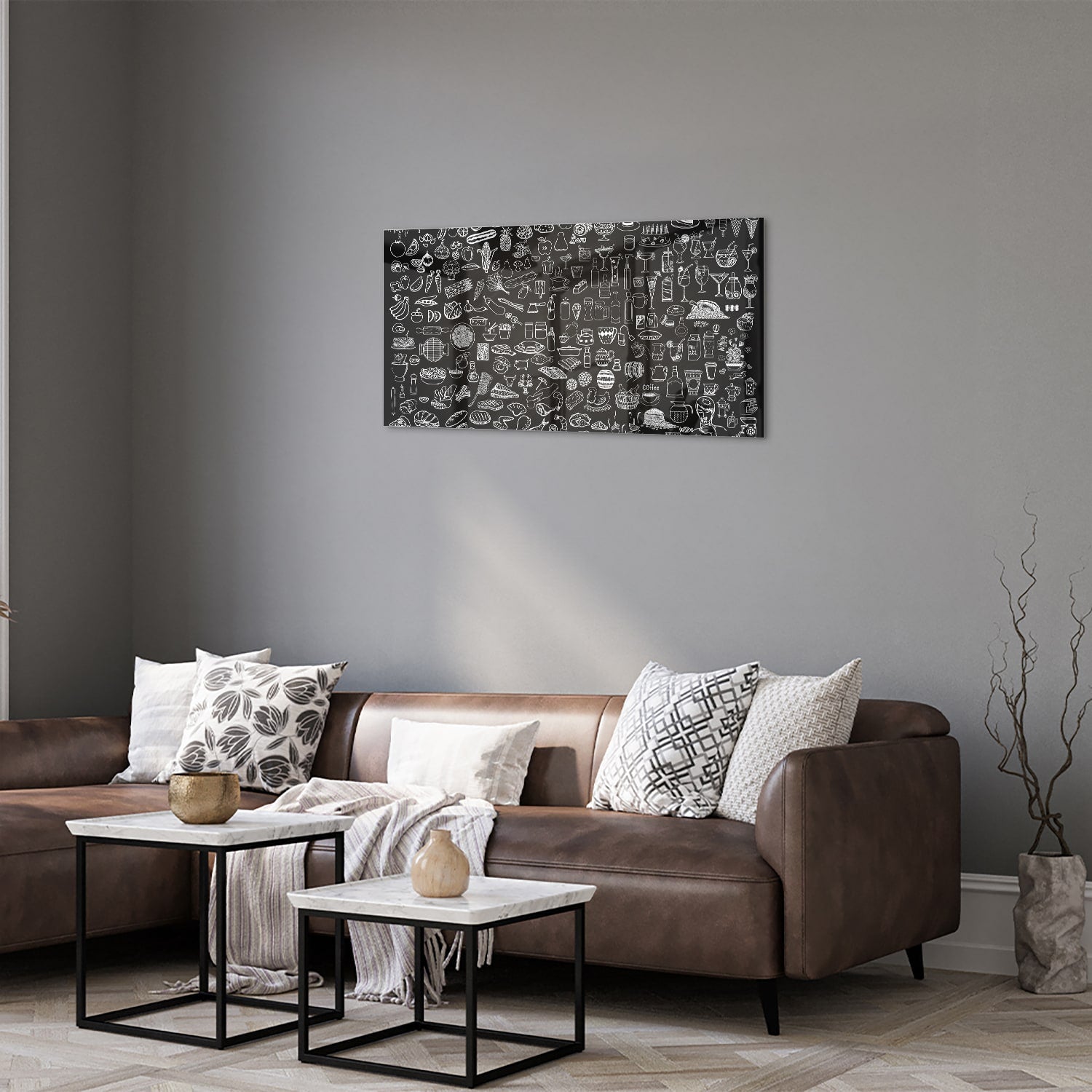 Glazen schilderij met zwart-witte illustraties aan een muur