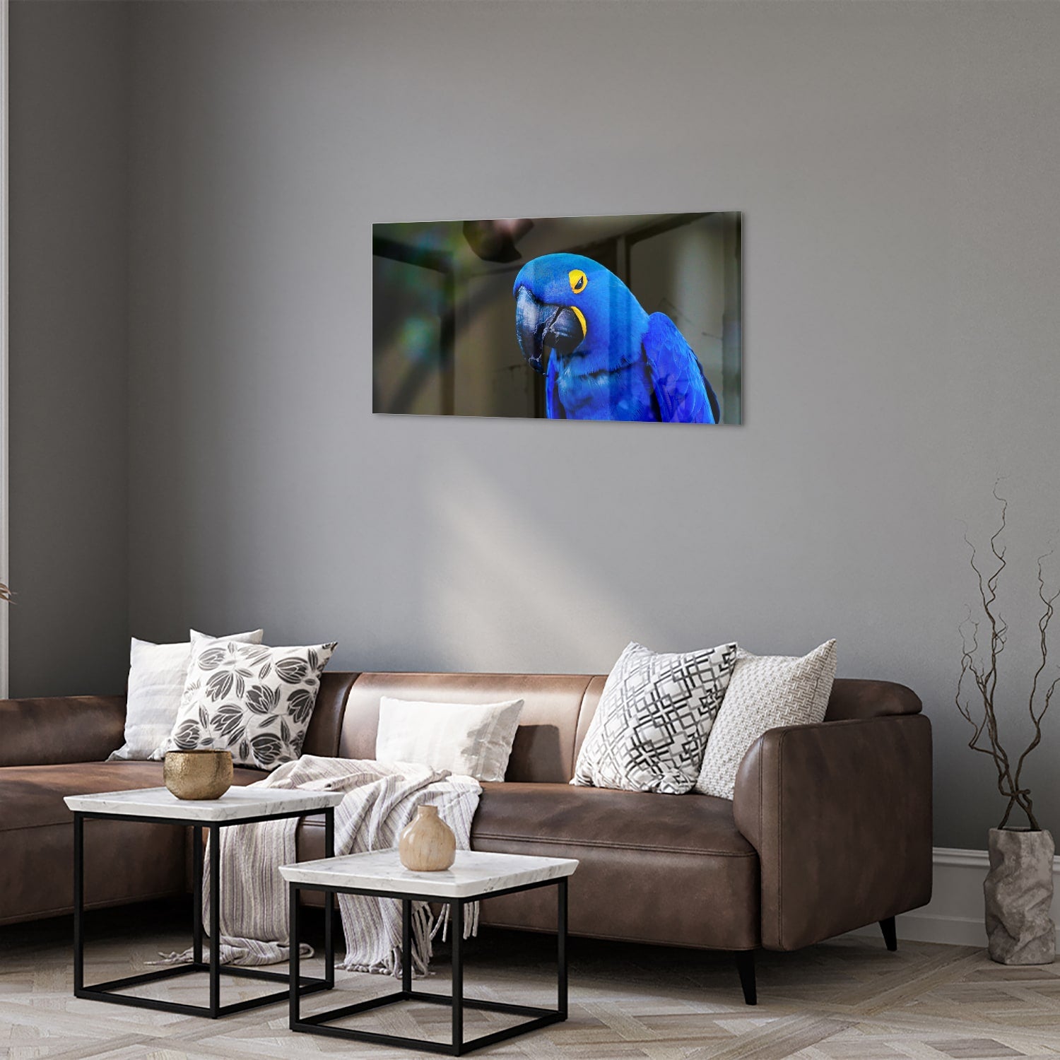 Glazen schilderij van een blauwe ara, ideaal voor wanddecoratie.