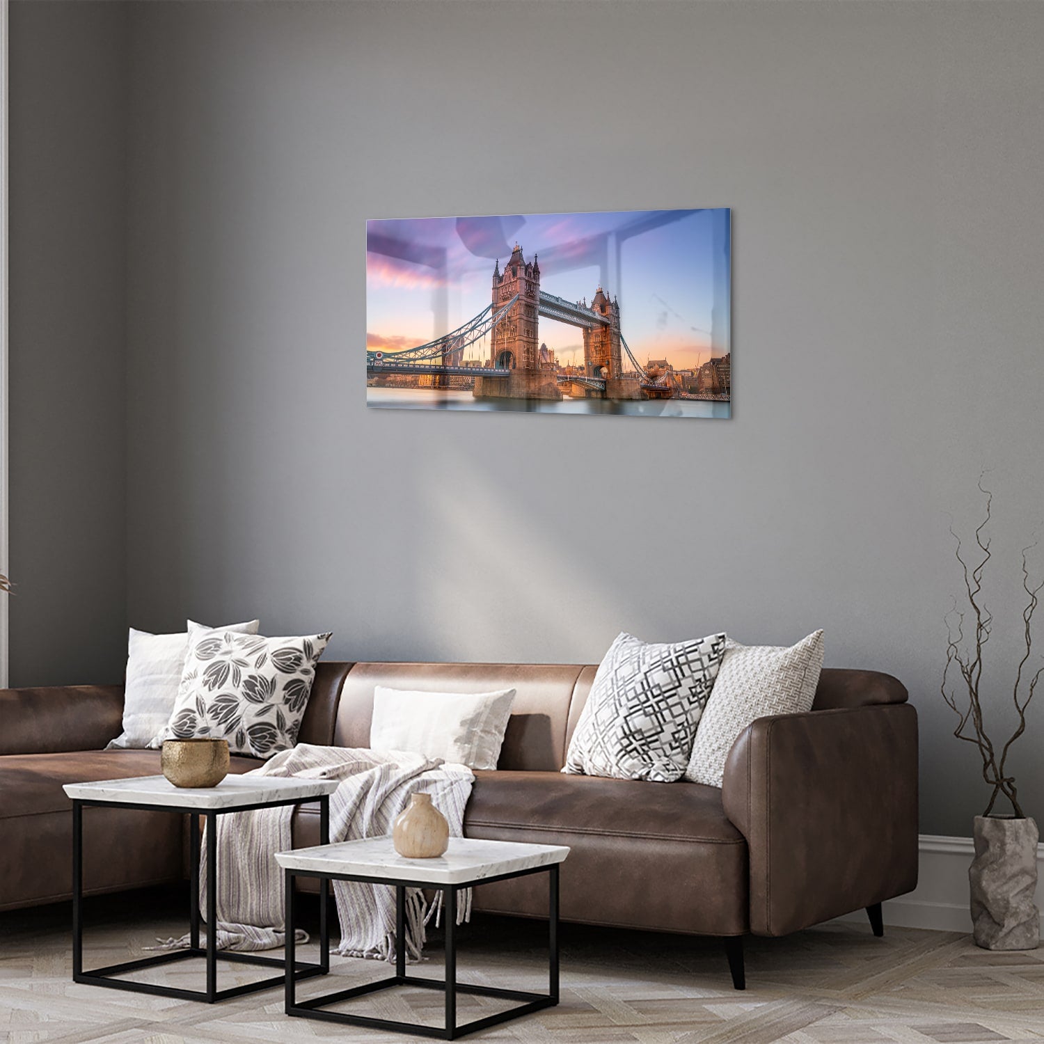 Glas schilderij van de Tower Bridge in Londen met een zonsondergang op de achtergrond.