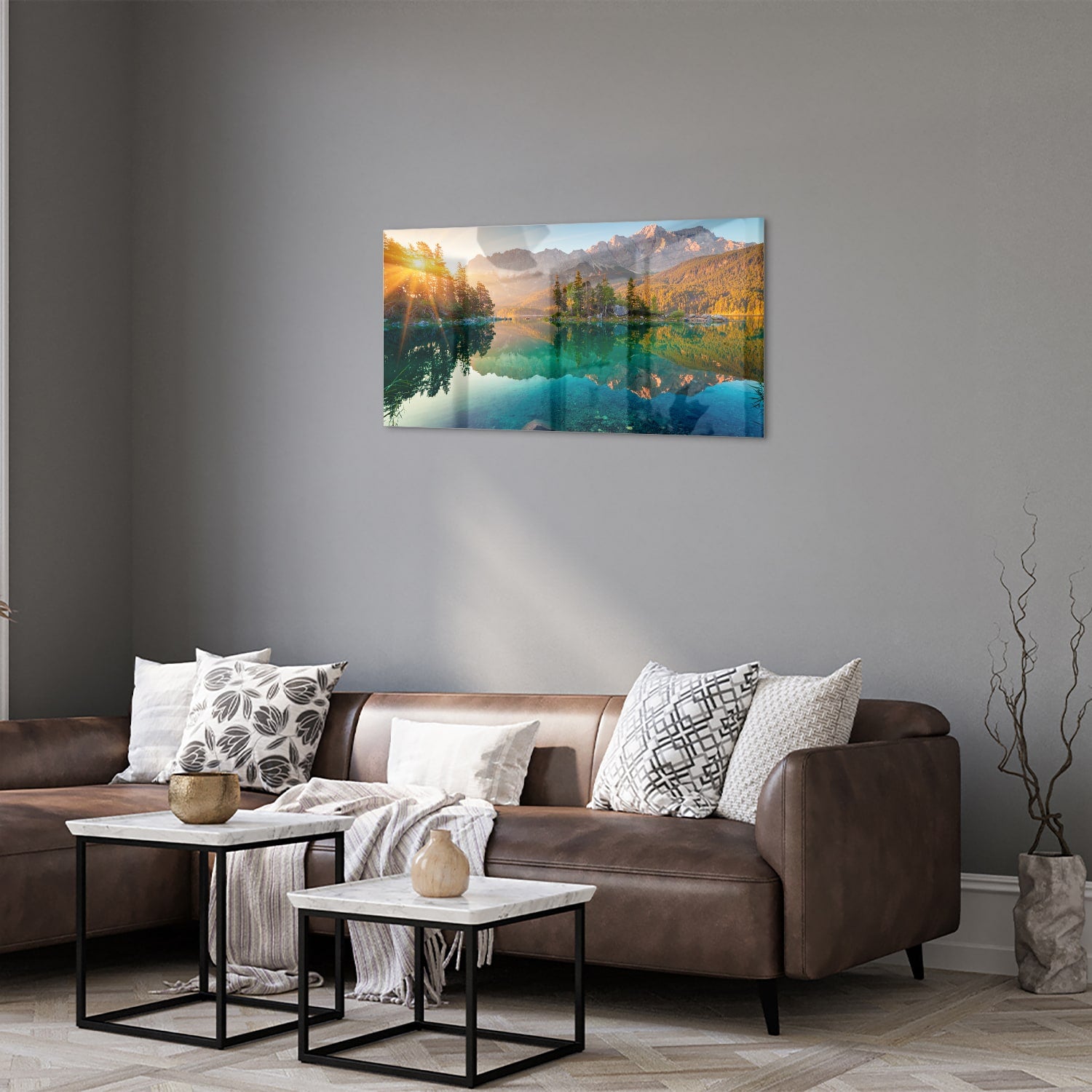 Glazen schilderij van een berglandschap met reflectie in het meer.