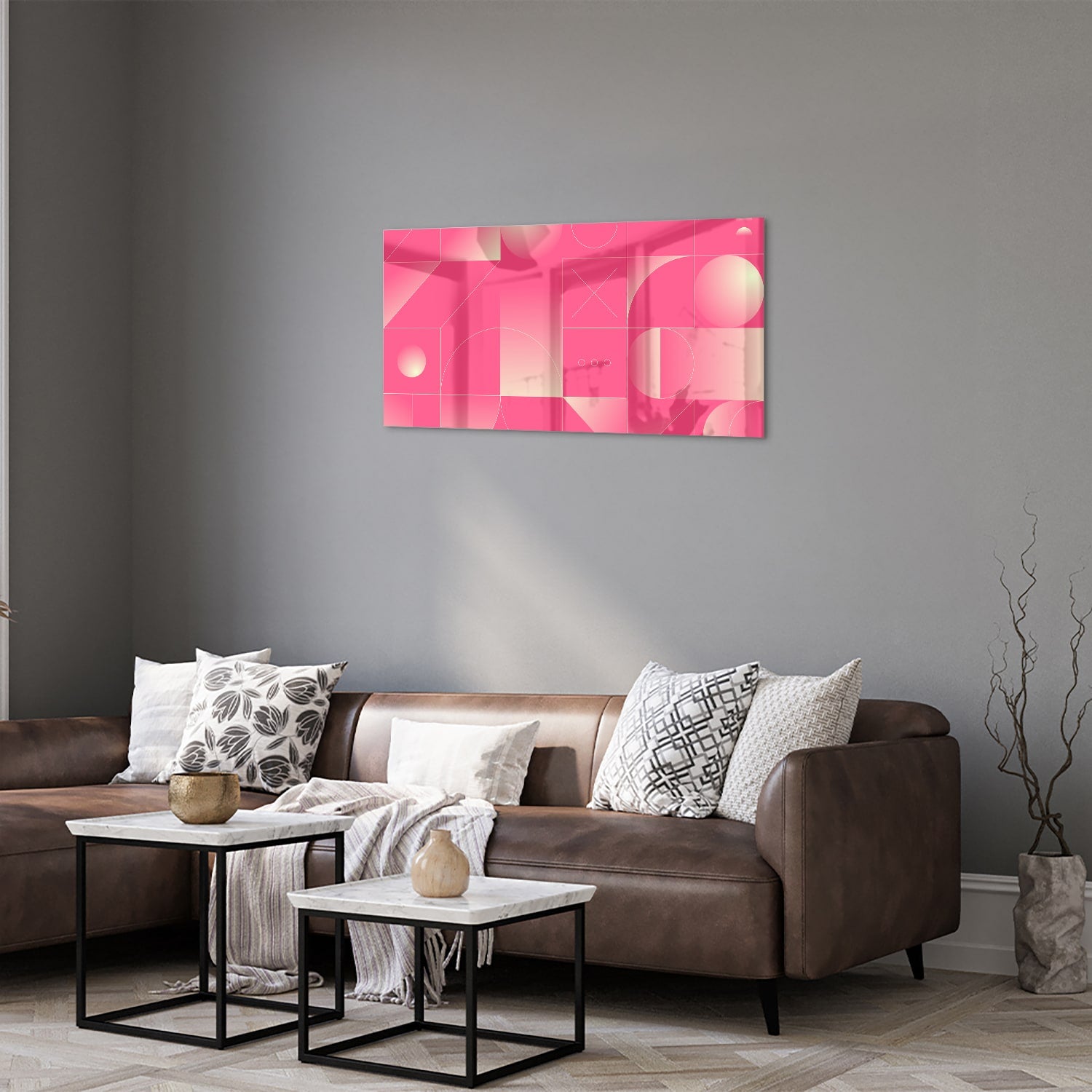 Modern glazen schilderij in frisroze met geometrische vormen.
