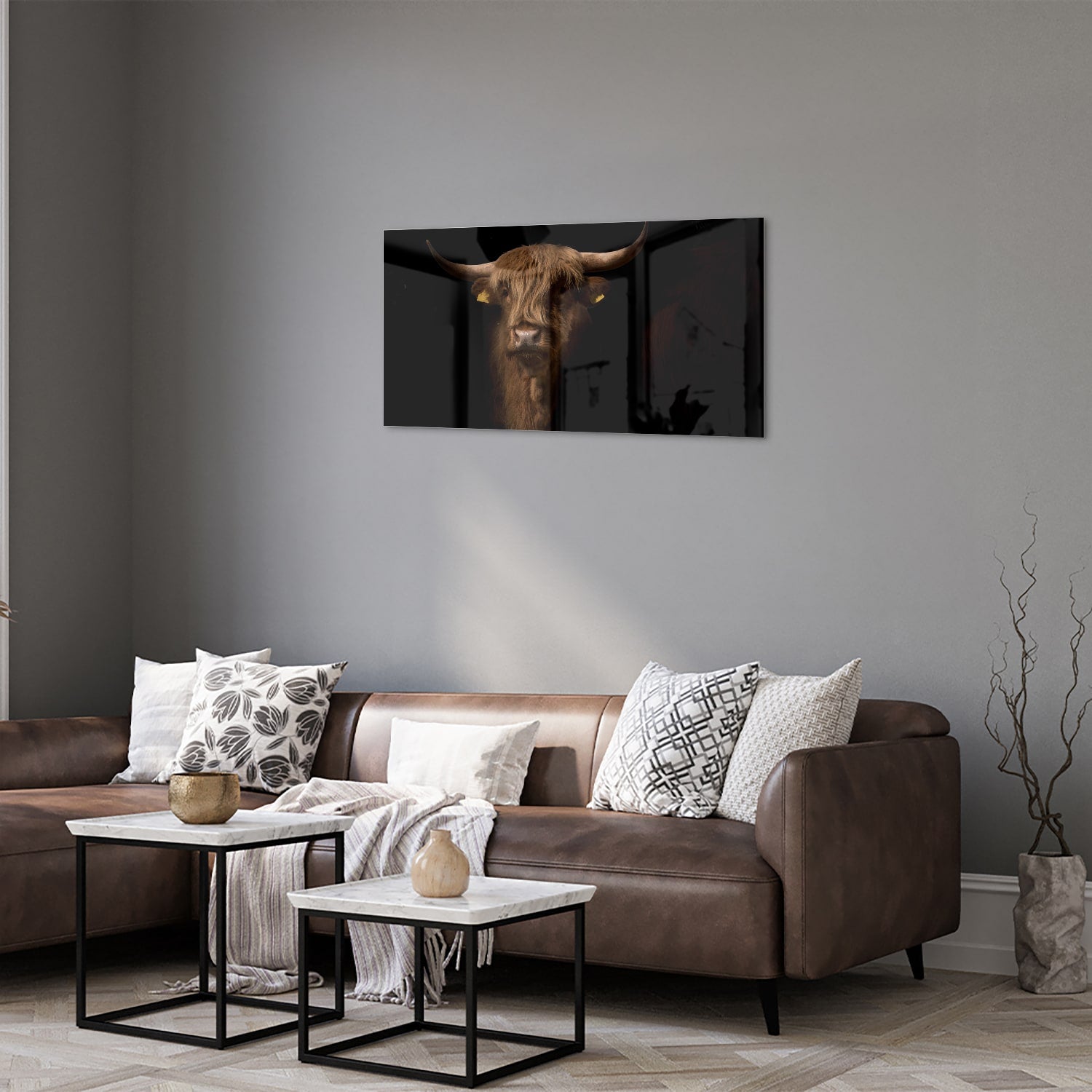 Glazen schilderij van een hooglander, een krachtige uitstraling in interieurdecoratie.