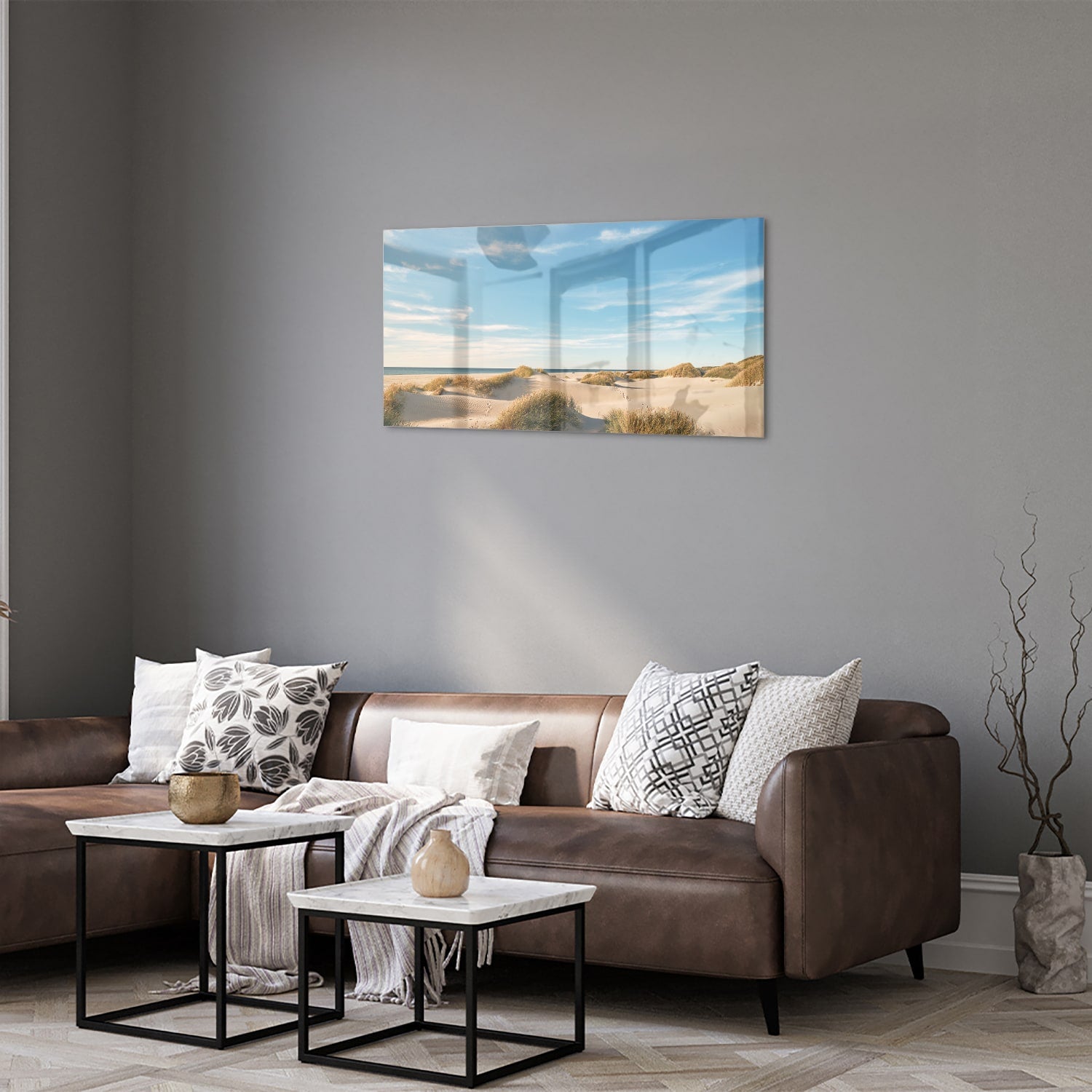 Glazen schilderij met duinen en een heldere blauwe lucht