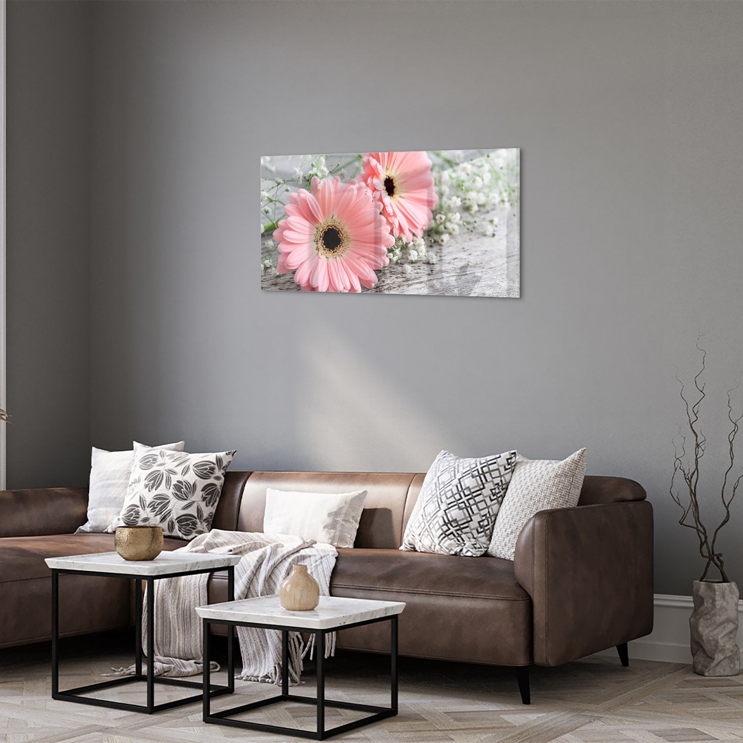 Roze gerbera's op een glazen schilderij, ideaal voor je woonkamer