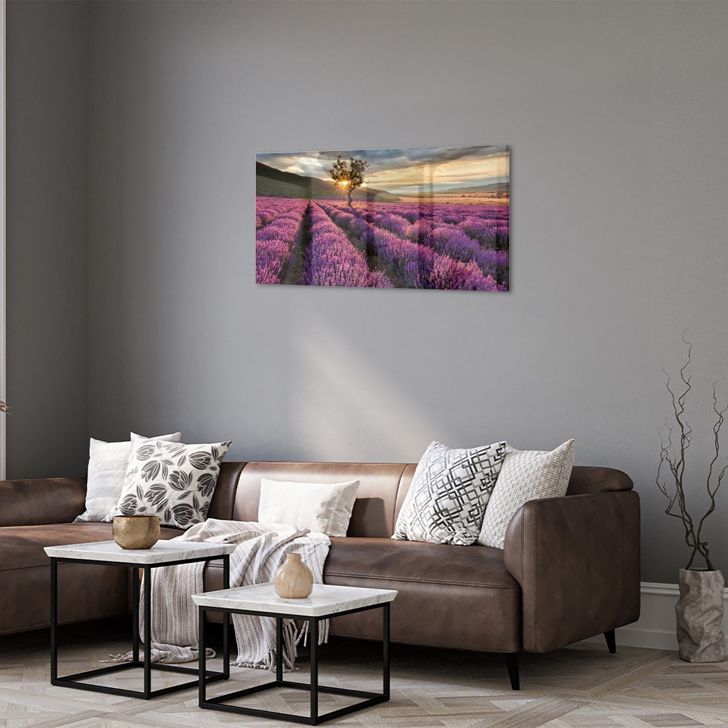 Glazen schilderij van paarse lavendelvelden tijdens de zonsondergang