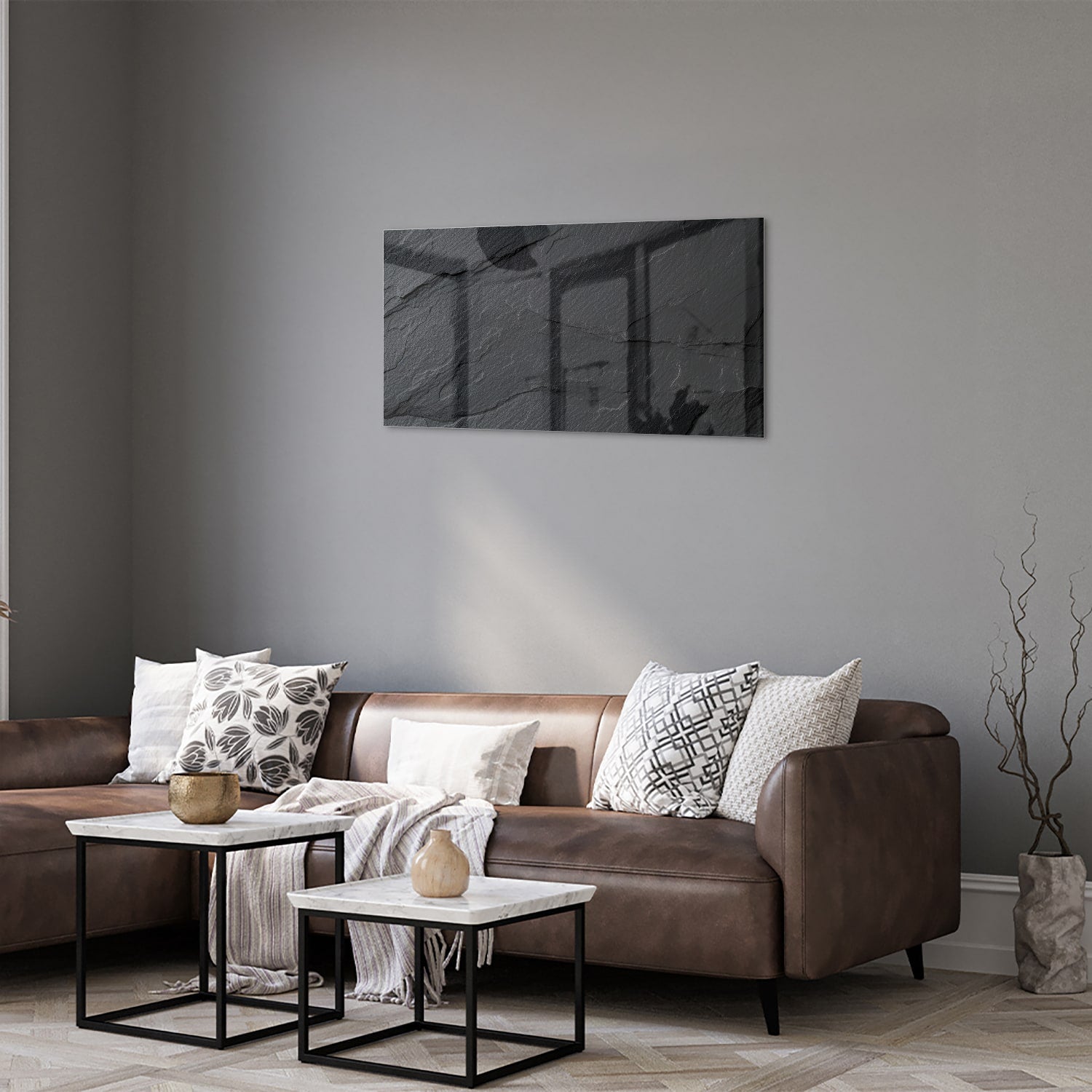 Modern glazen schilderij met abstracte zwart-witte patronen aan de muur