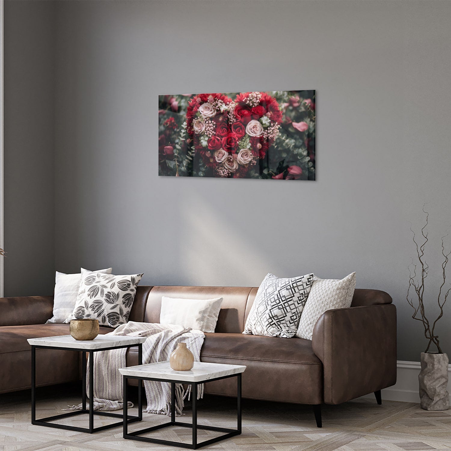 Glazen schilderij met hartvormige bloemmotieven in rood en roze