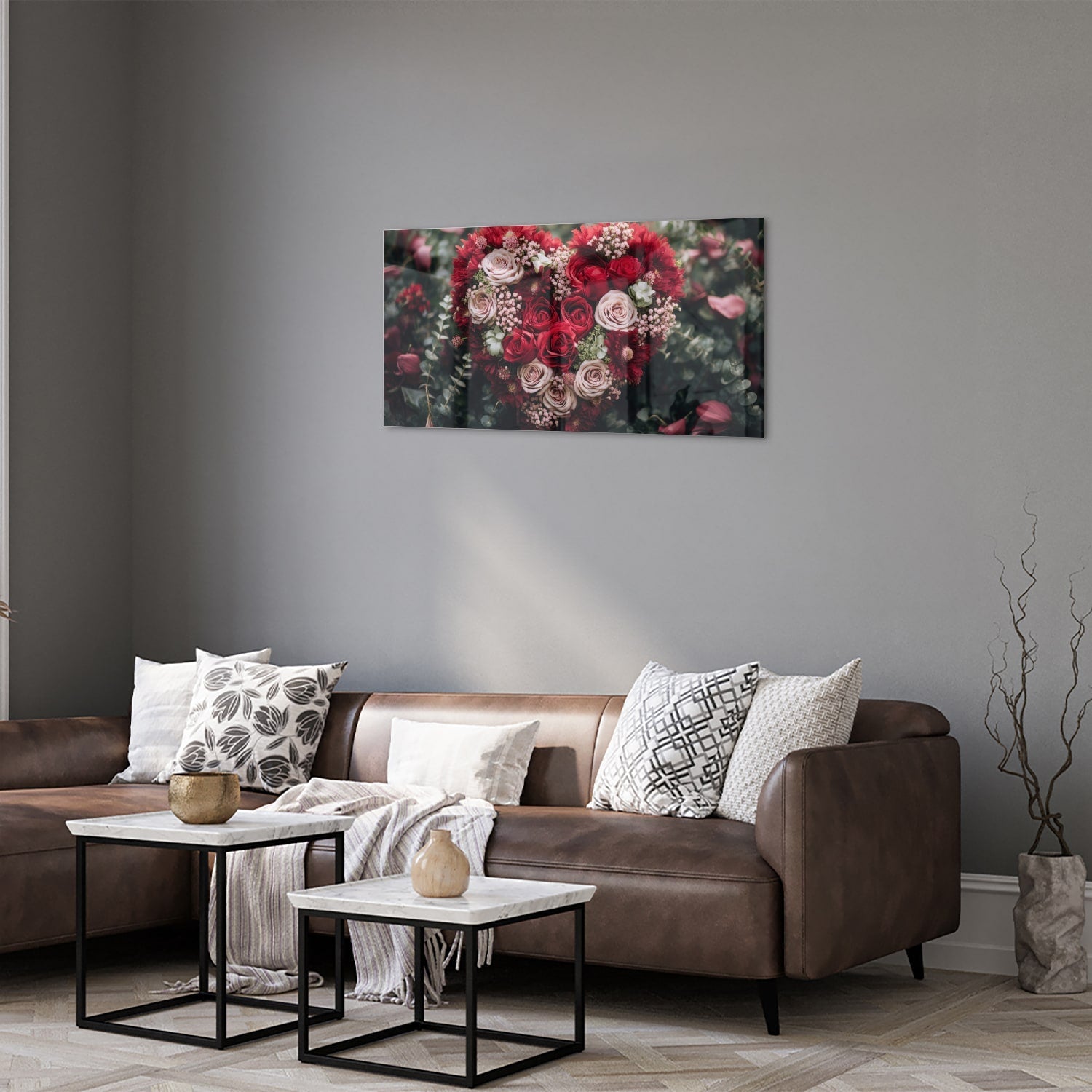 Glazen schilderij met hartvormige bloemmotieven in rood en roze
